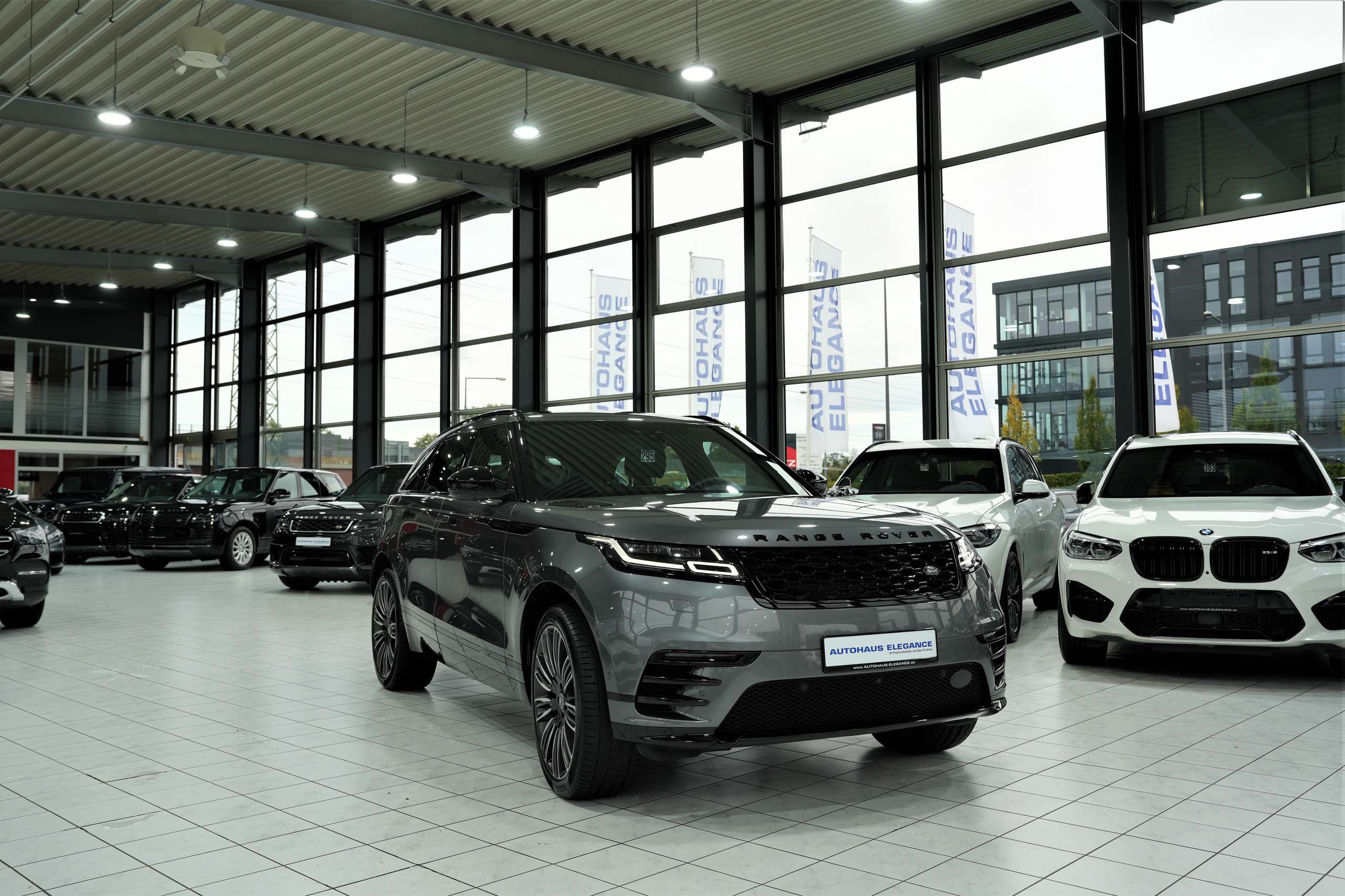 Land Rover - Range Rover Velar