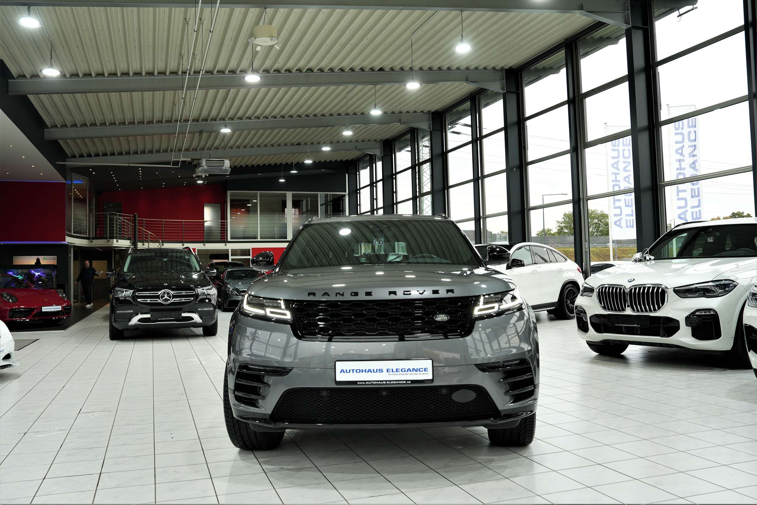 Land Rover - Range Rover Velar