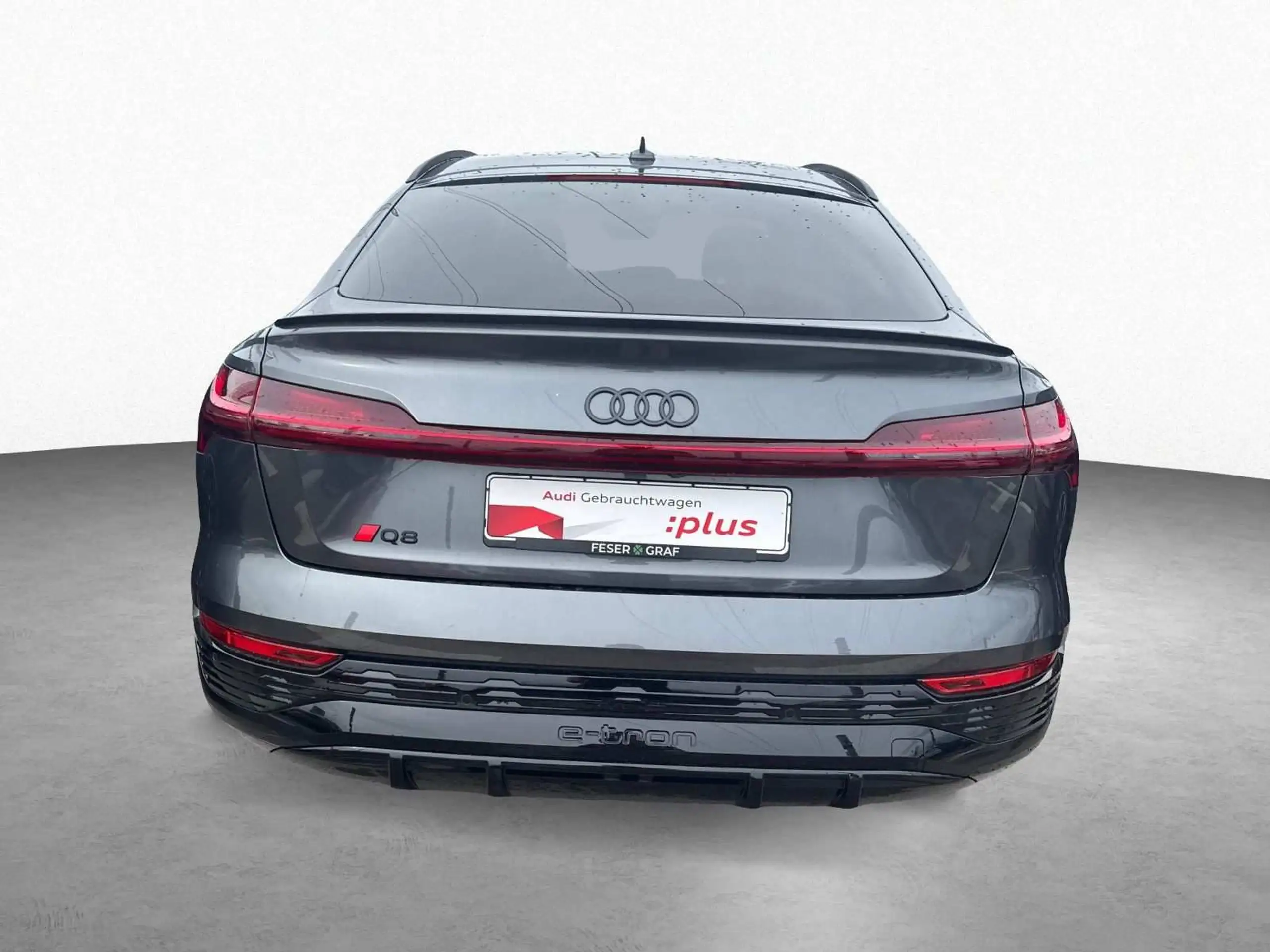 Audi - Q8