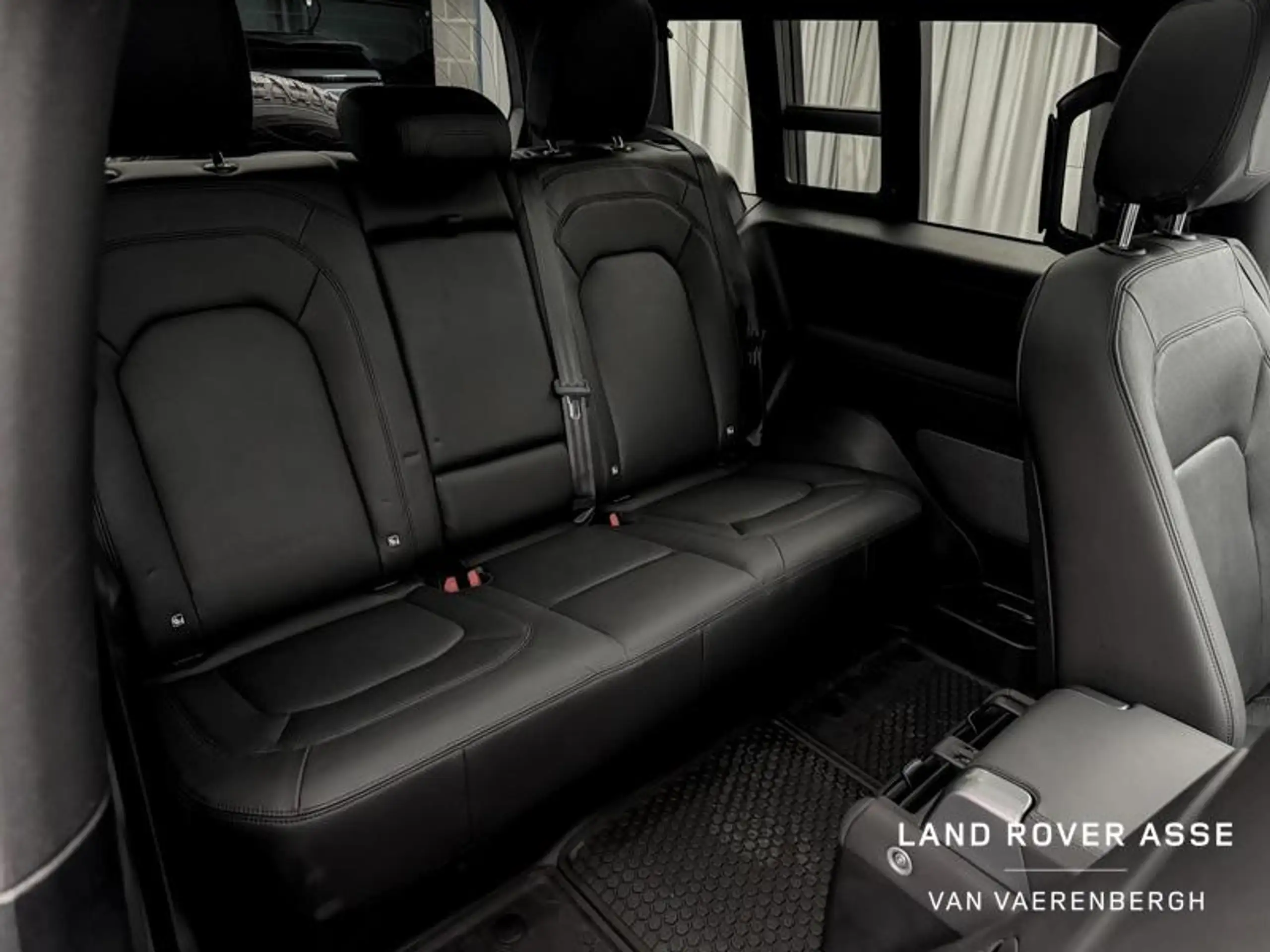 Land Rover - Defender