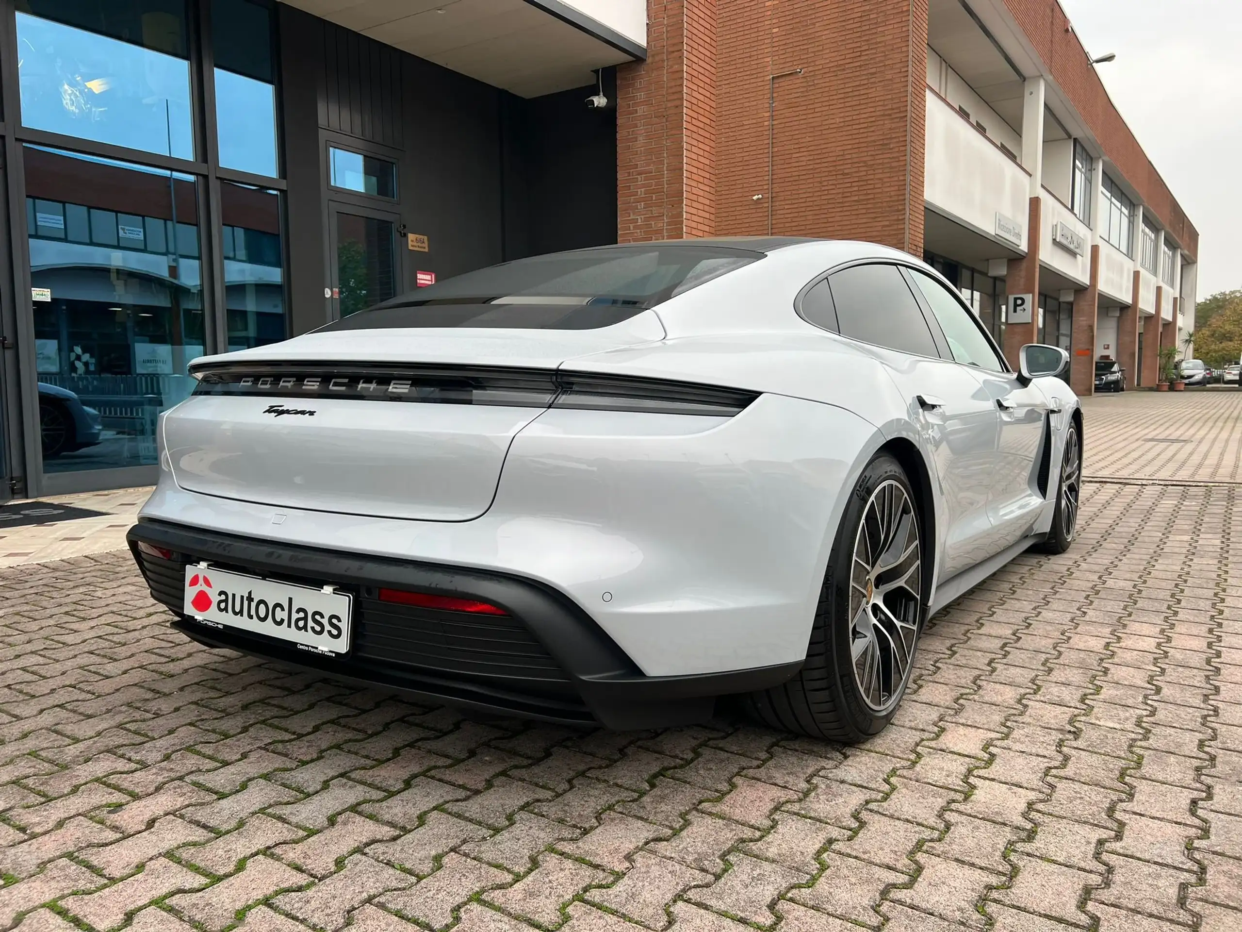 Porsche - Taycan