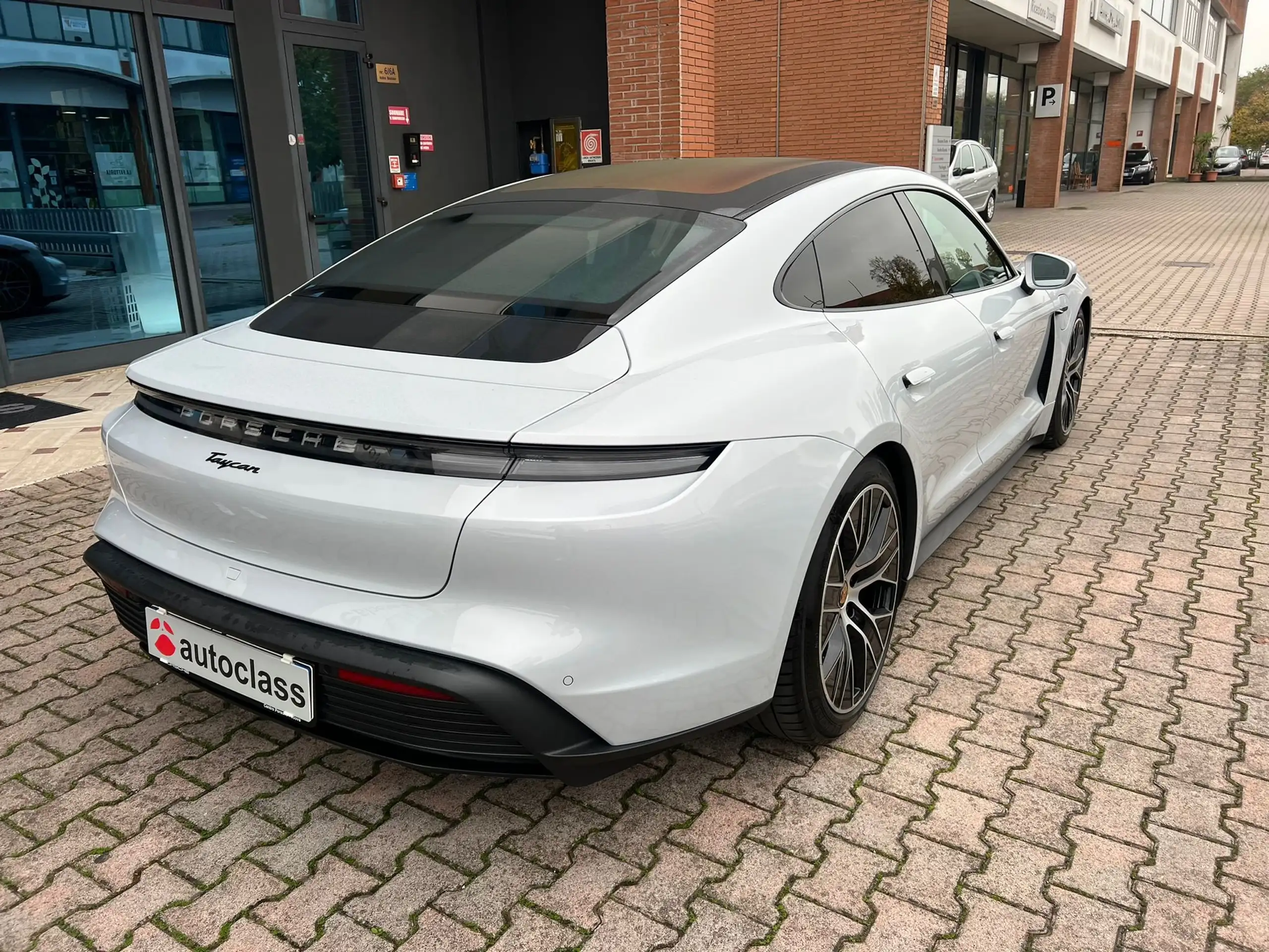 Porsche - Taycan