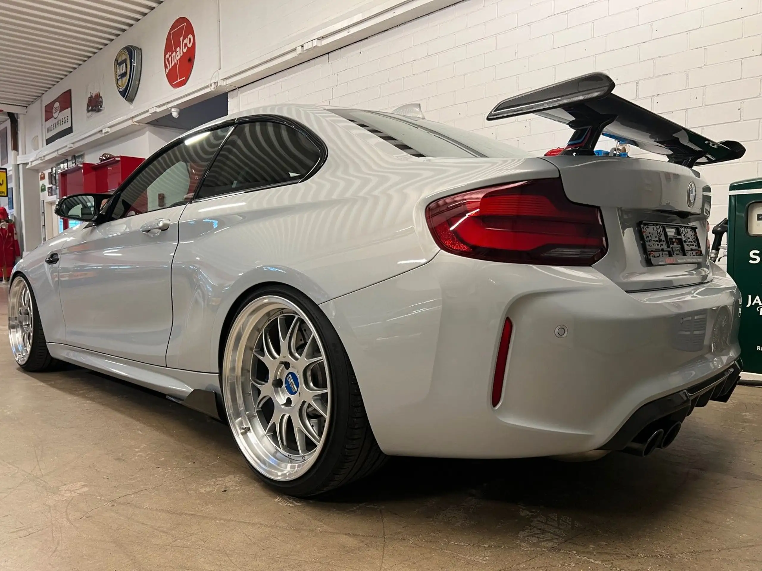 BMW - M2