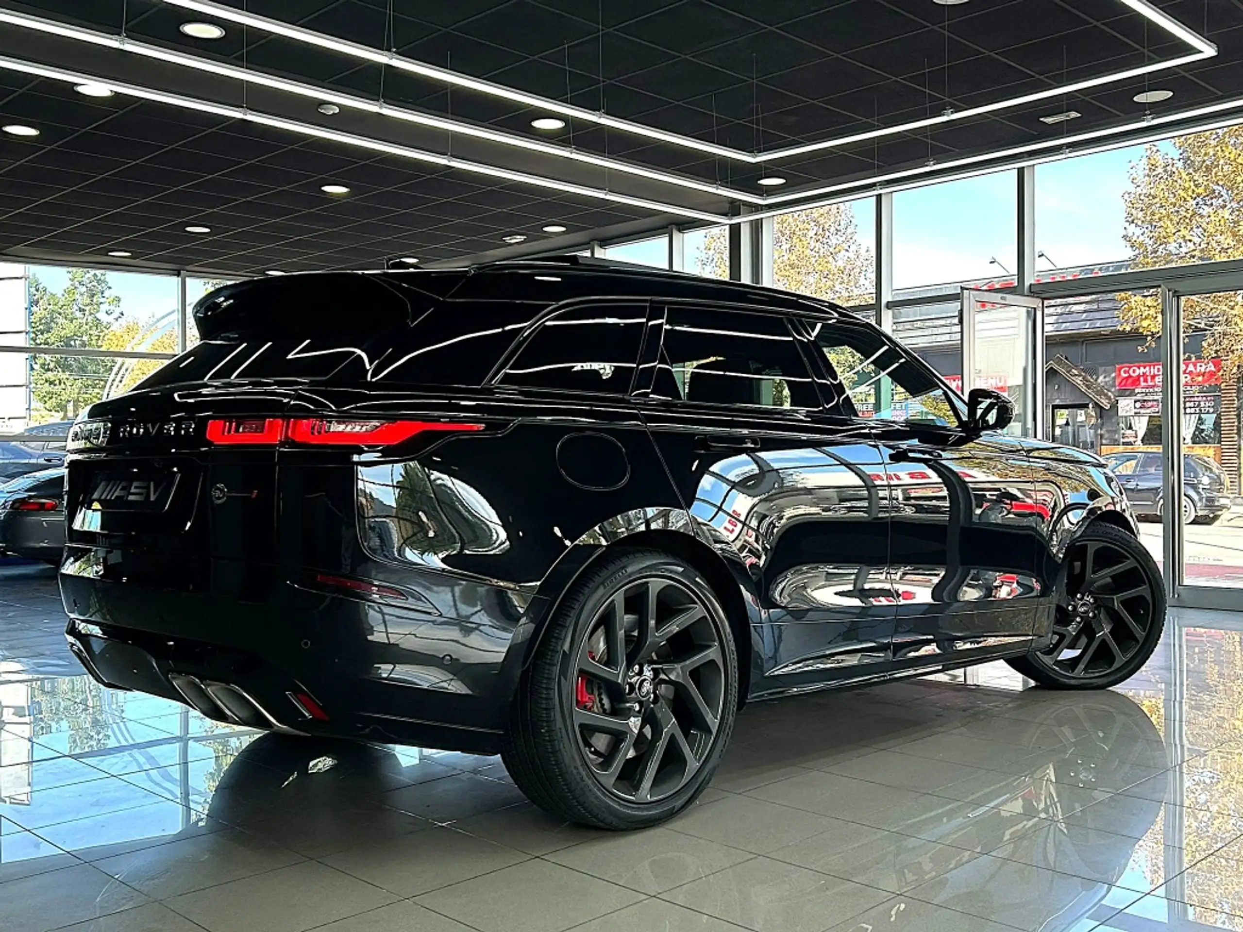 Land Rover - Range Rover Velar