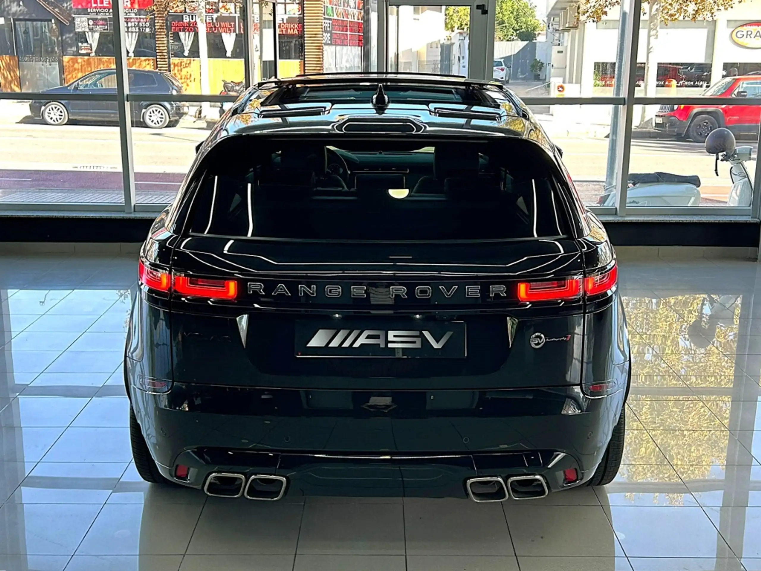 Land Rover - Range Rover Velar