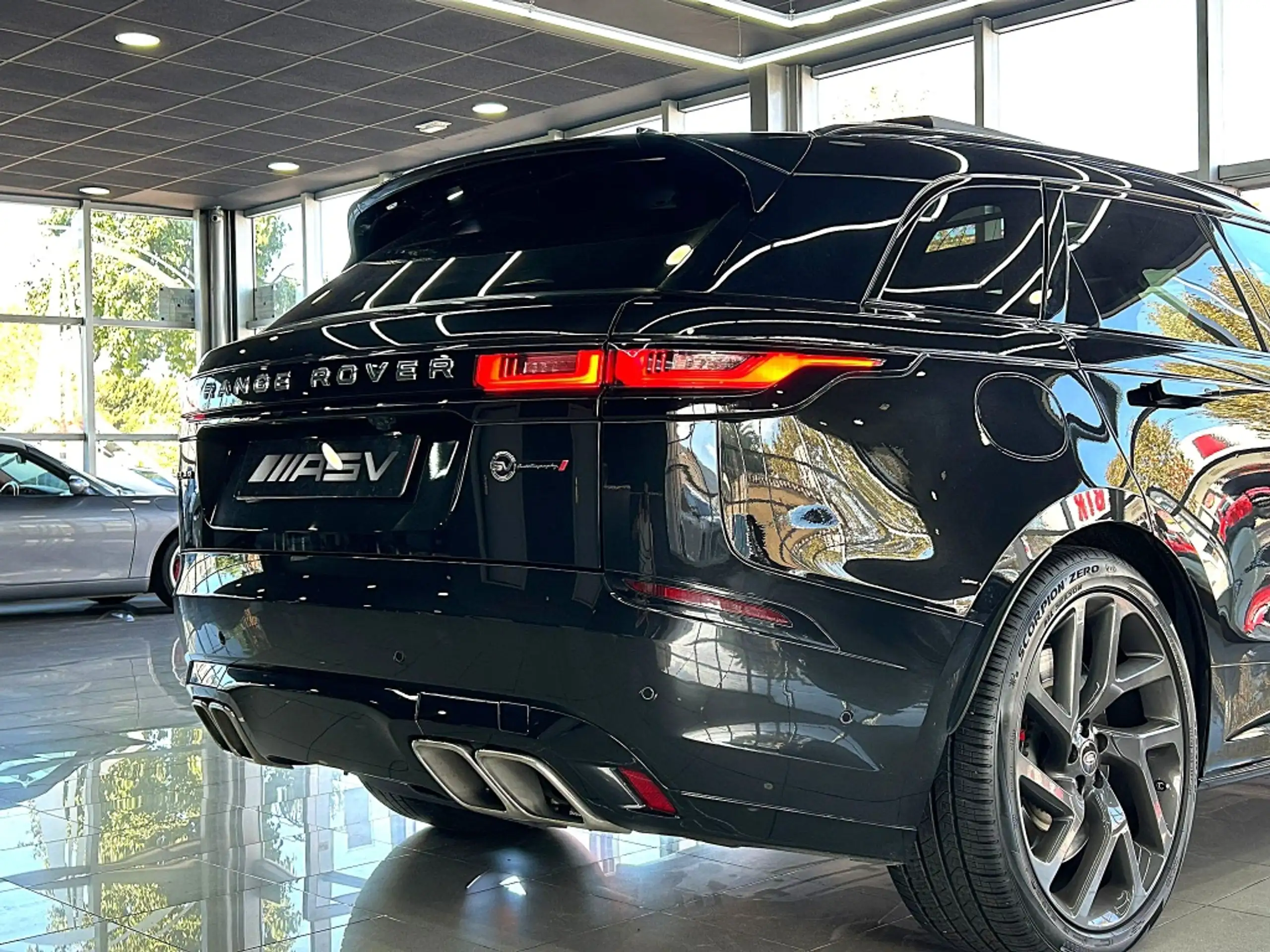 Land Rover - Range Rover Velar