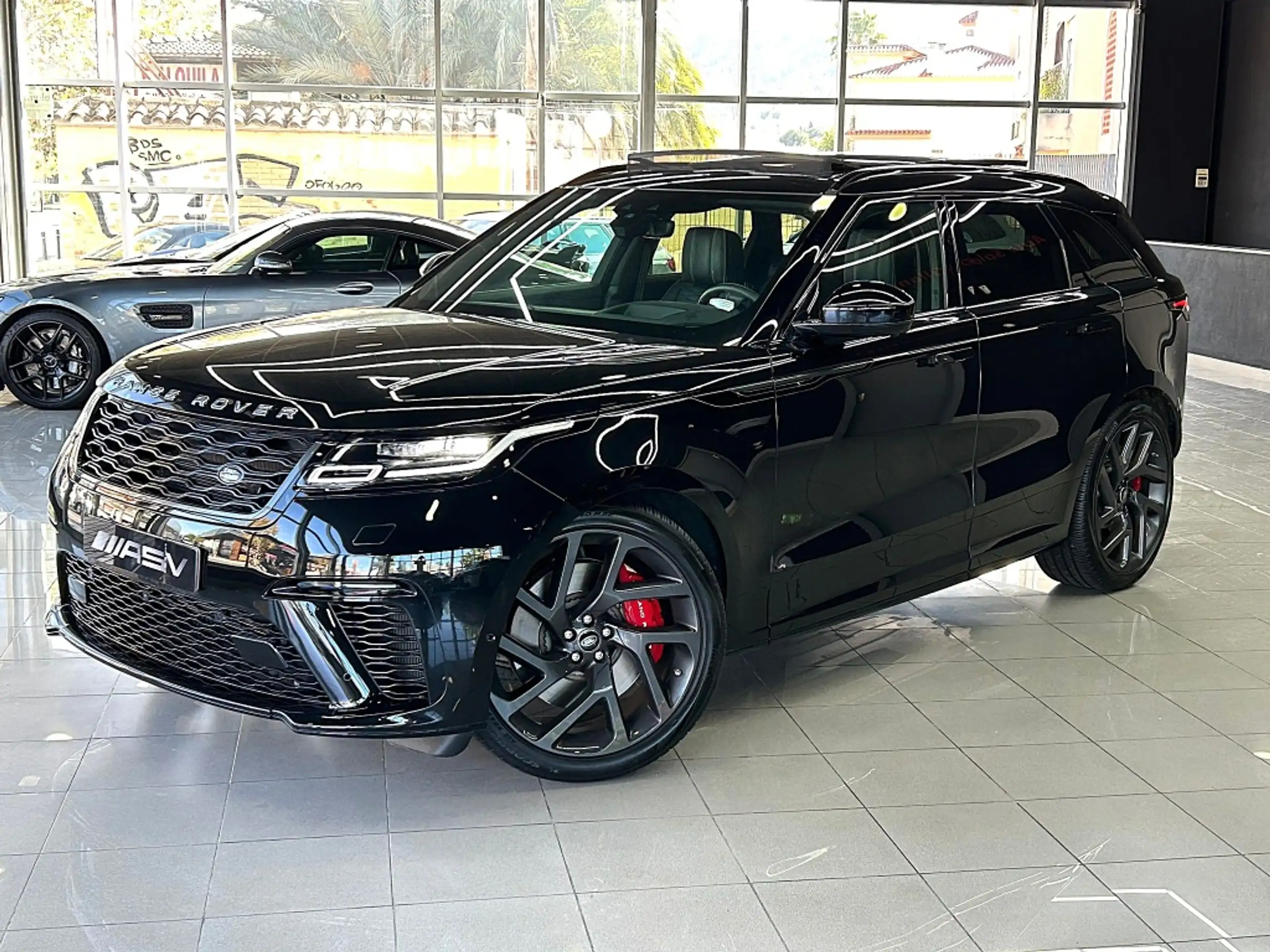 Land Rover - Range Rover Velar