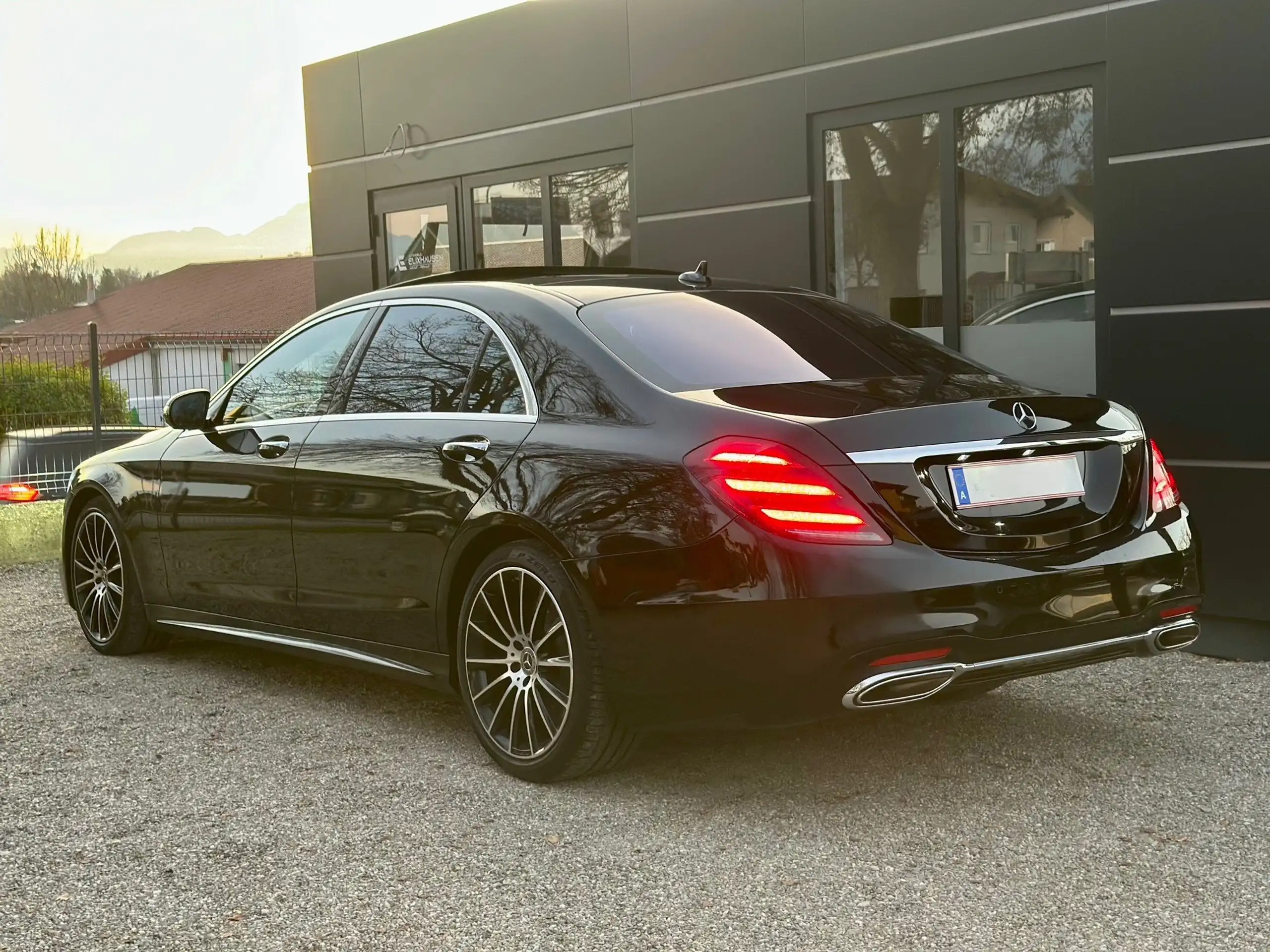 Mercedes-Benz - S 560