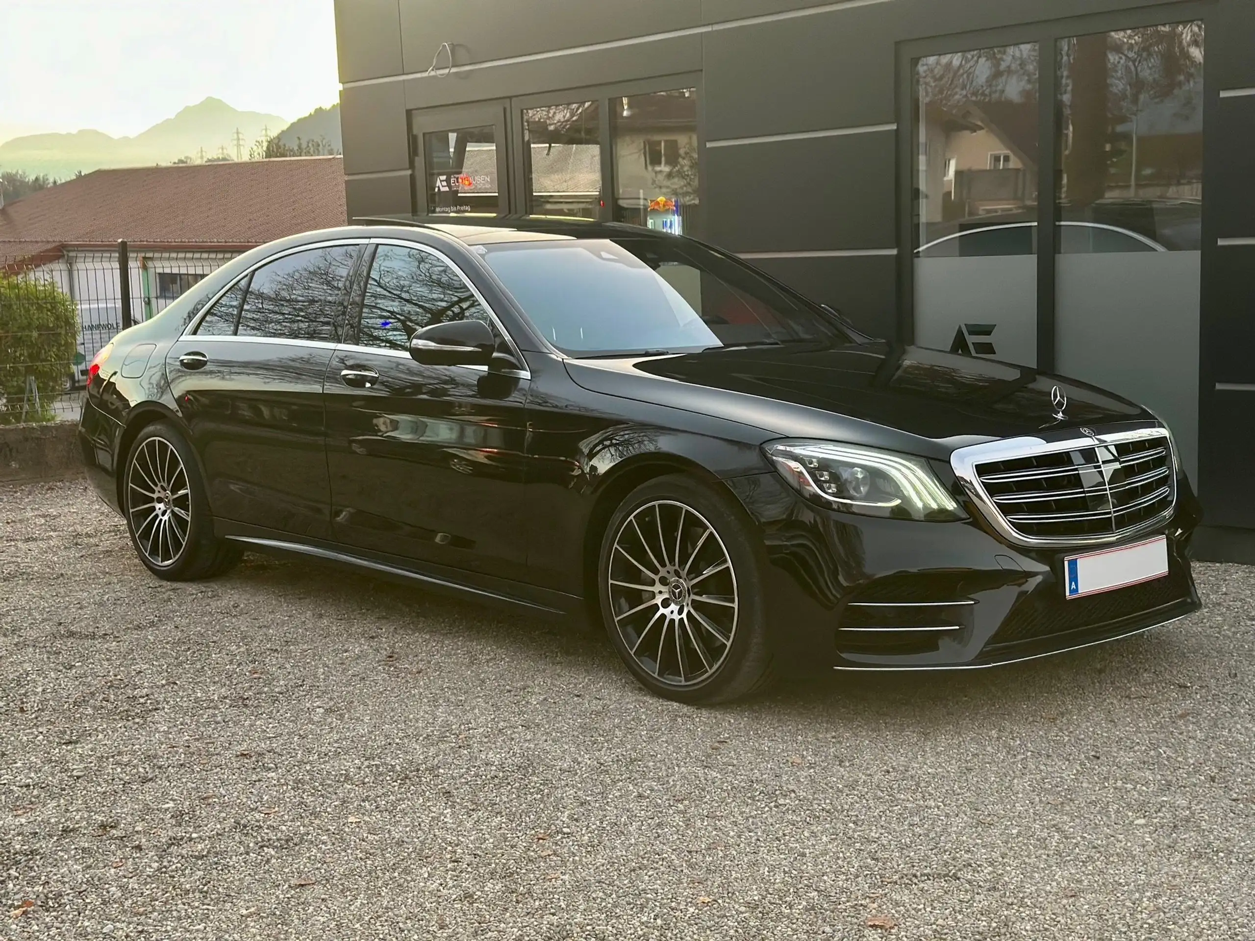 Mercedes-Benz - S 560