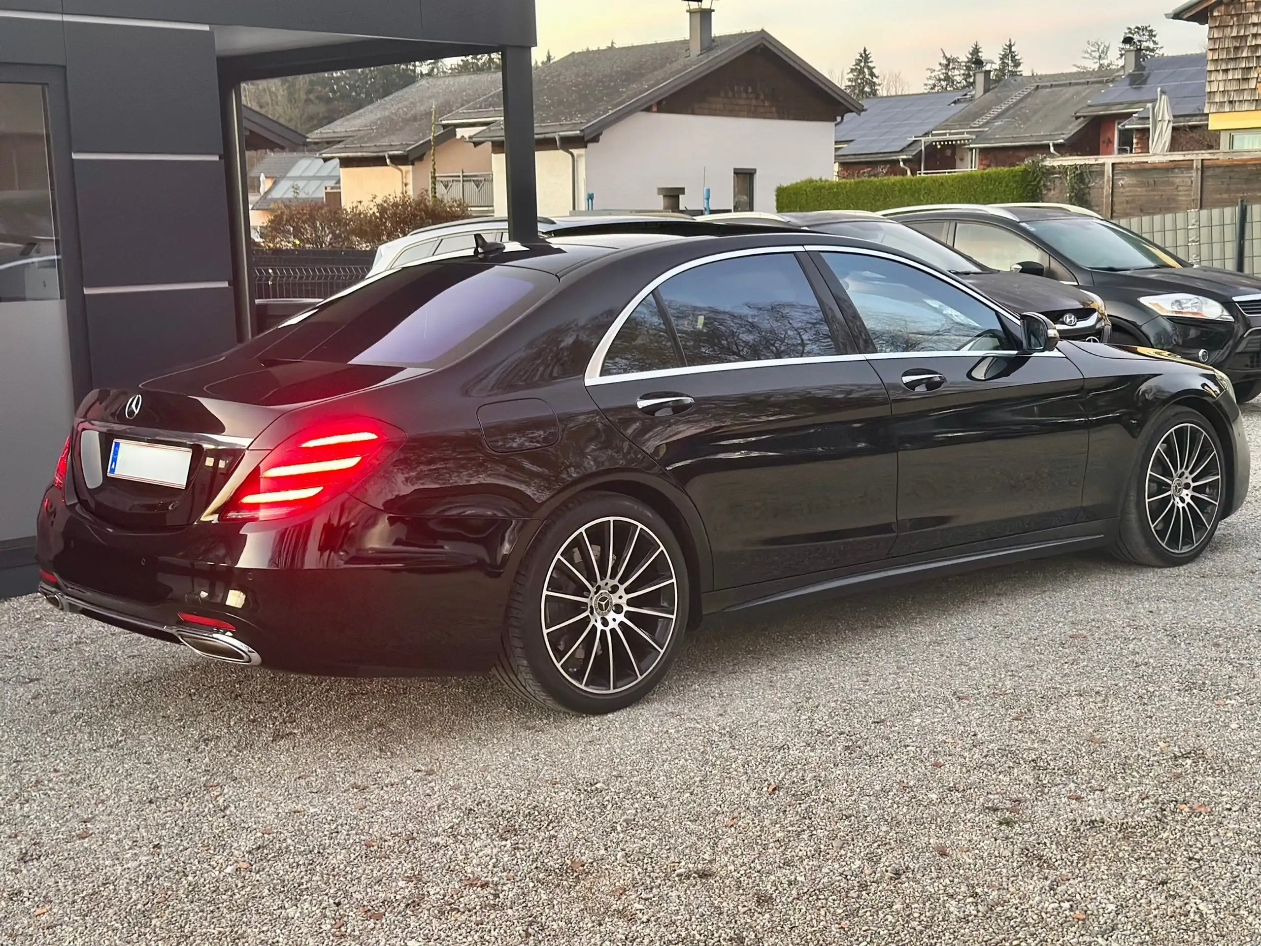 Mercedes-Benz - S 560