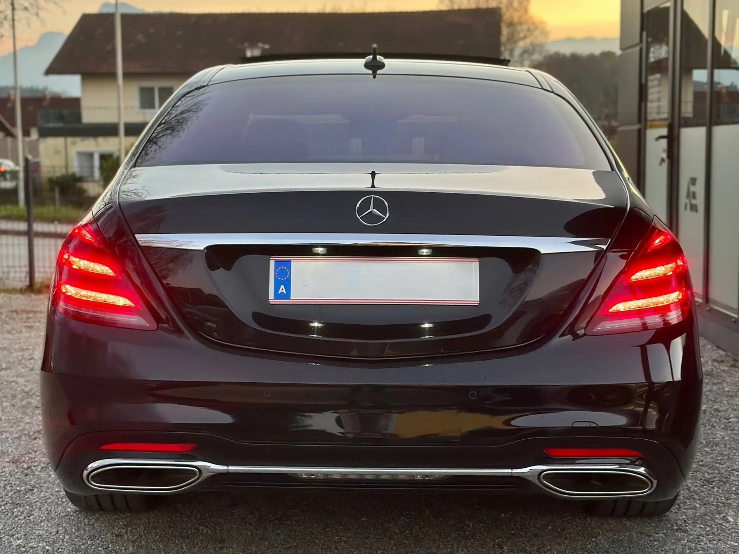 Mercedes-Benz - S 560