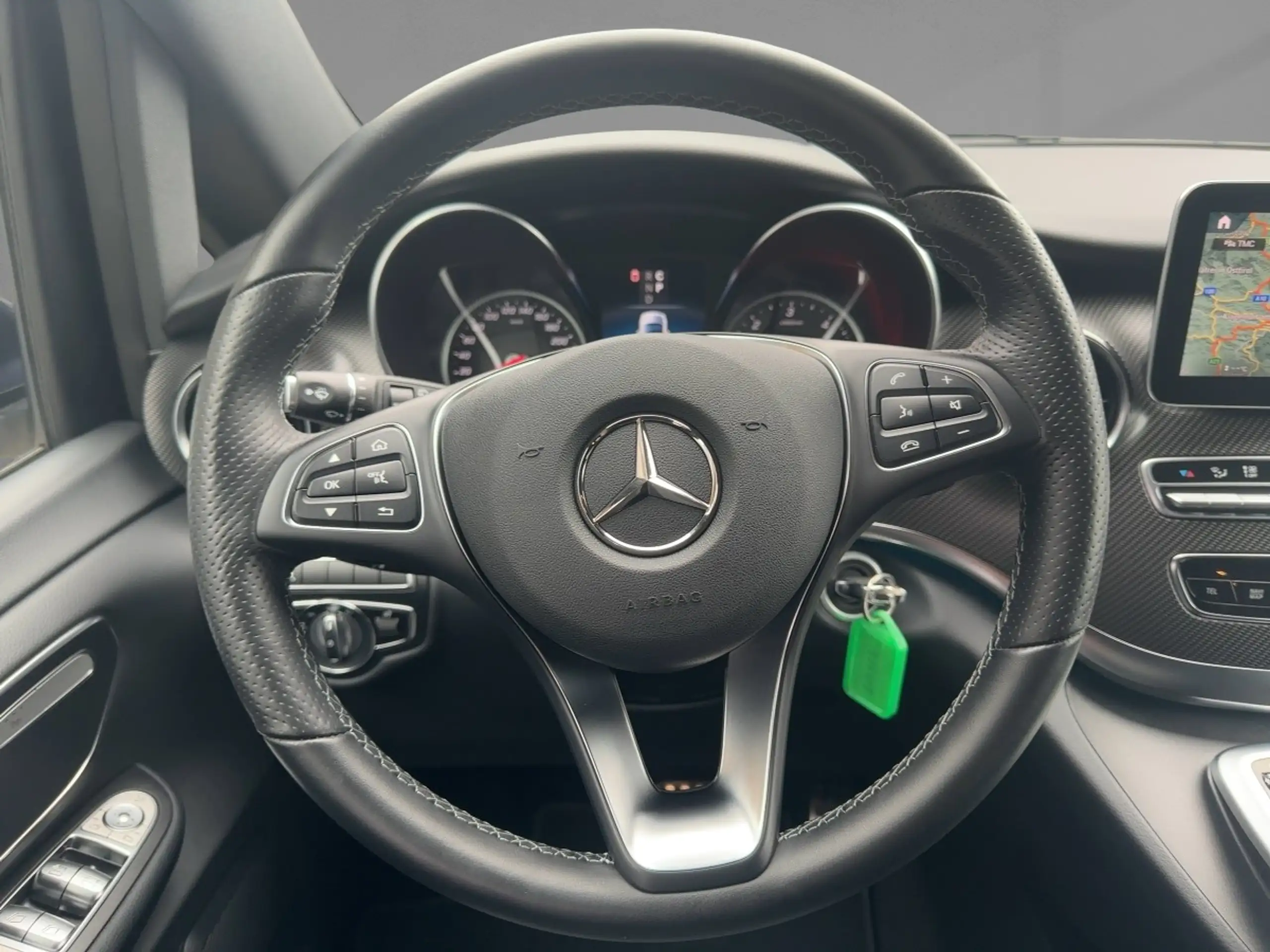 Mercedes-Benz - V 250