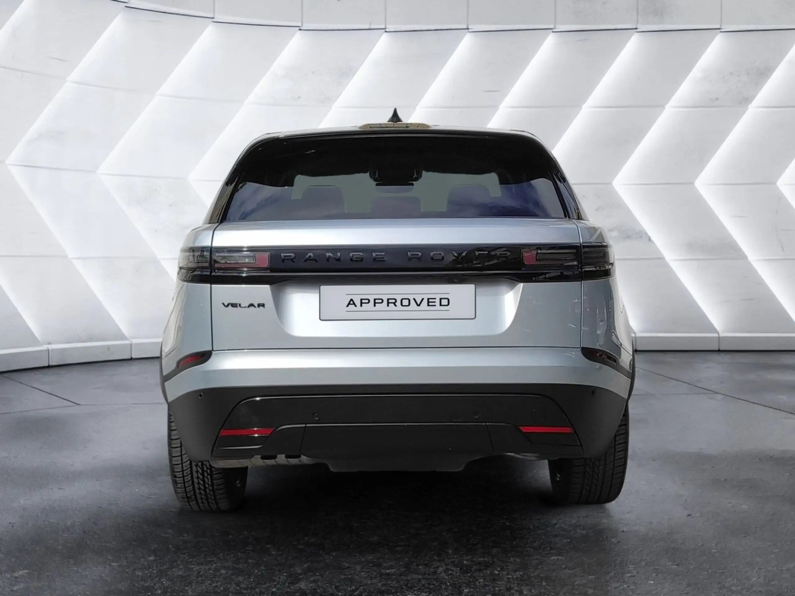 Land Rover - Range Rover Velar