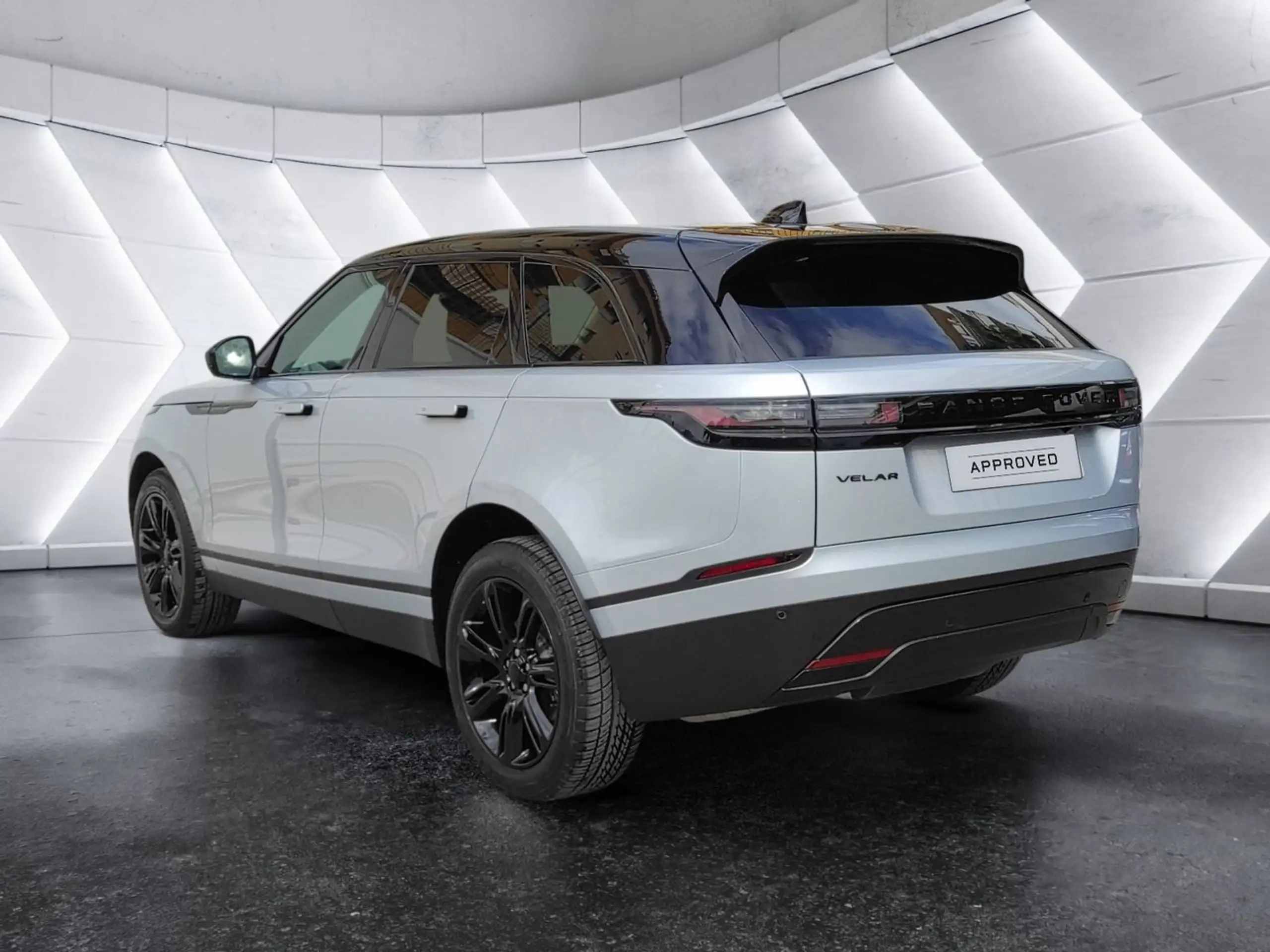 Land Rover - Range Rover Velar