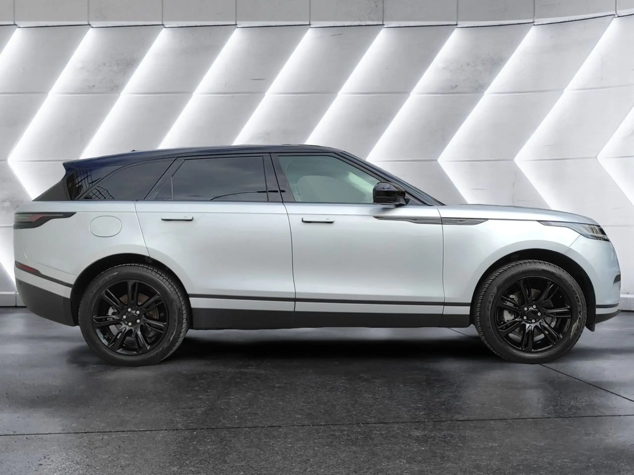 Land Rover - Range Rover Velar