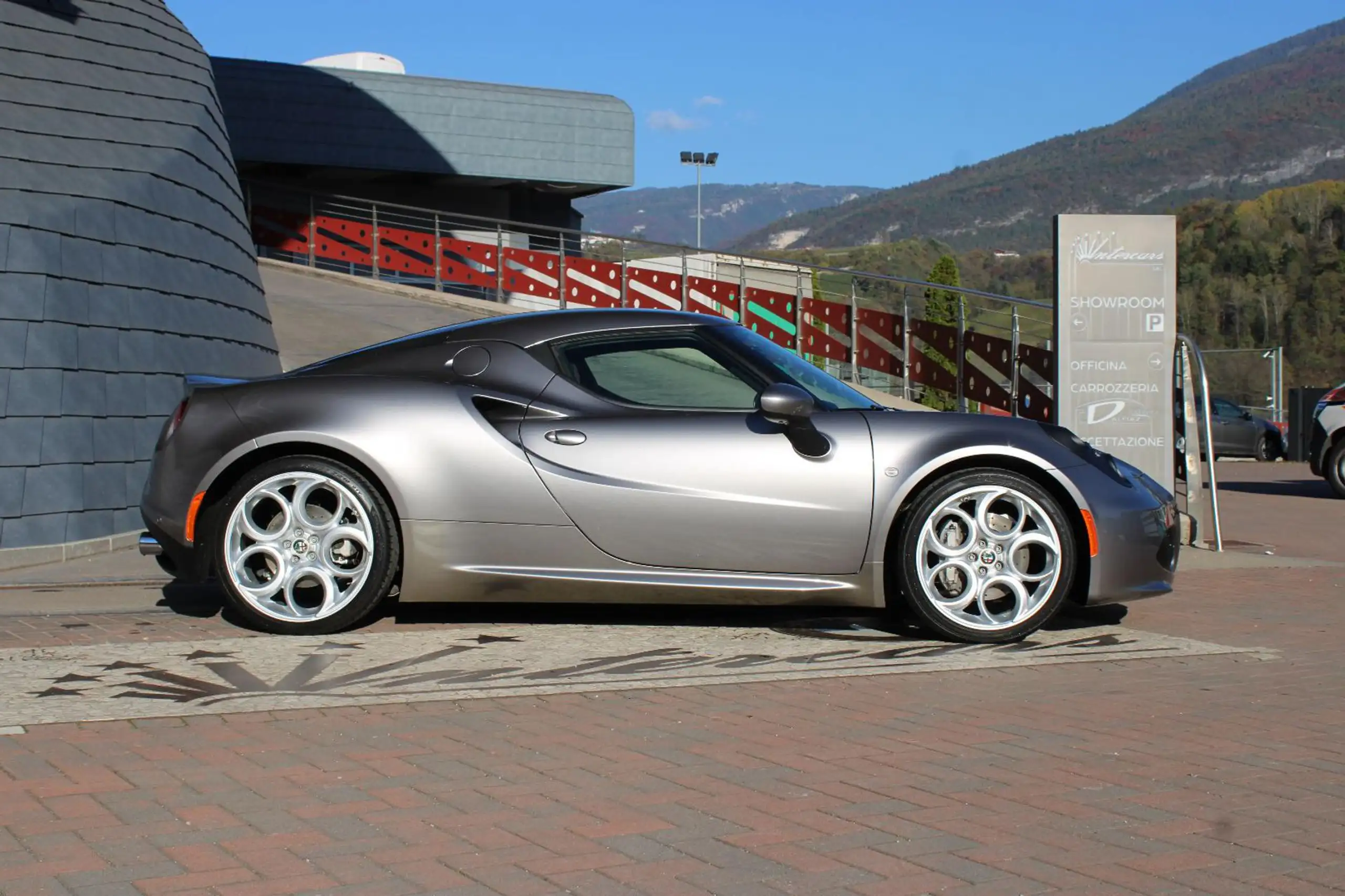 Alfa Romeo - 4C