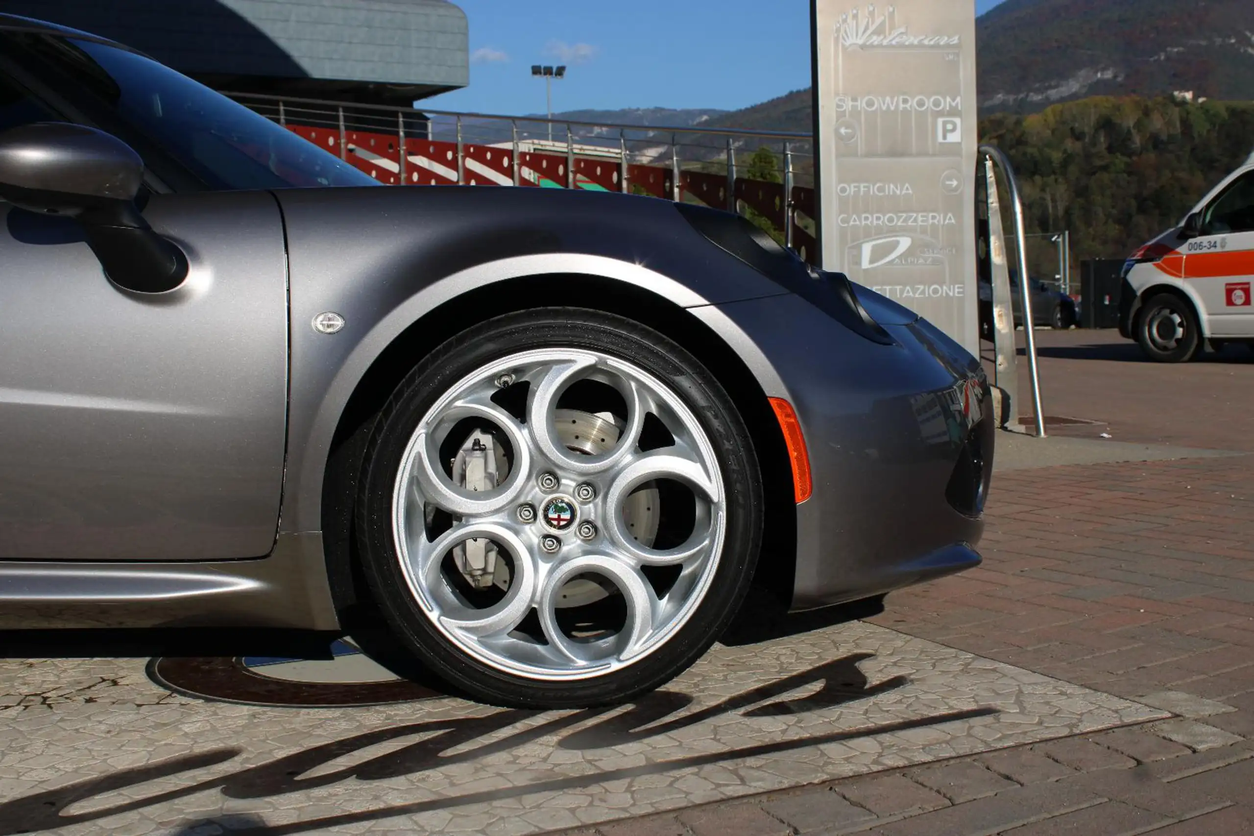 Alfa Romeo - 4C