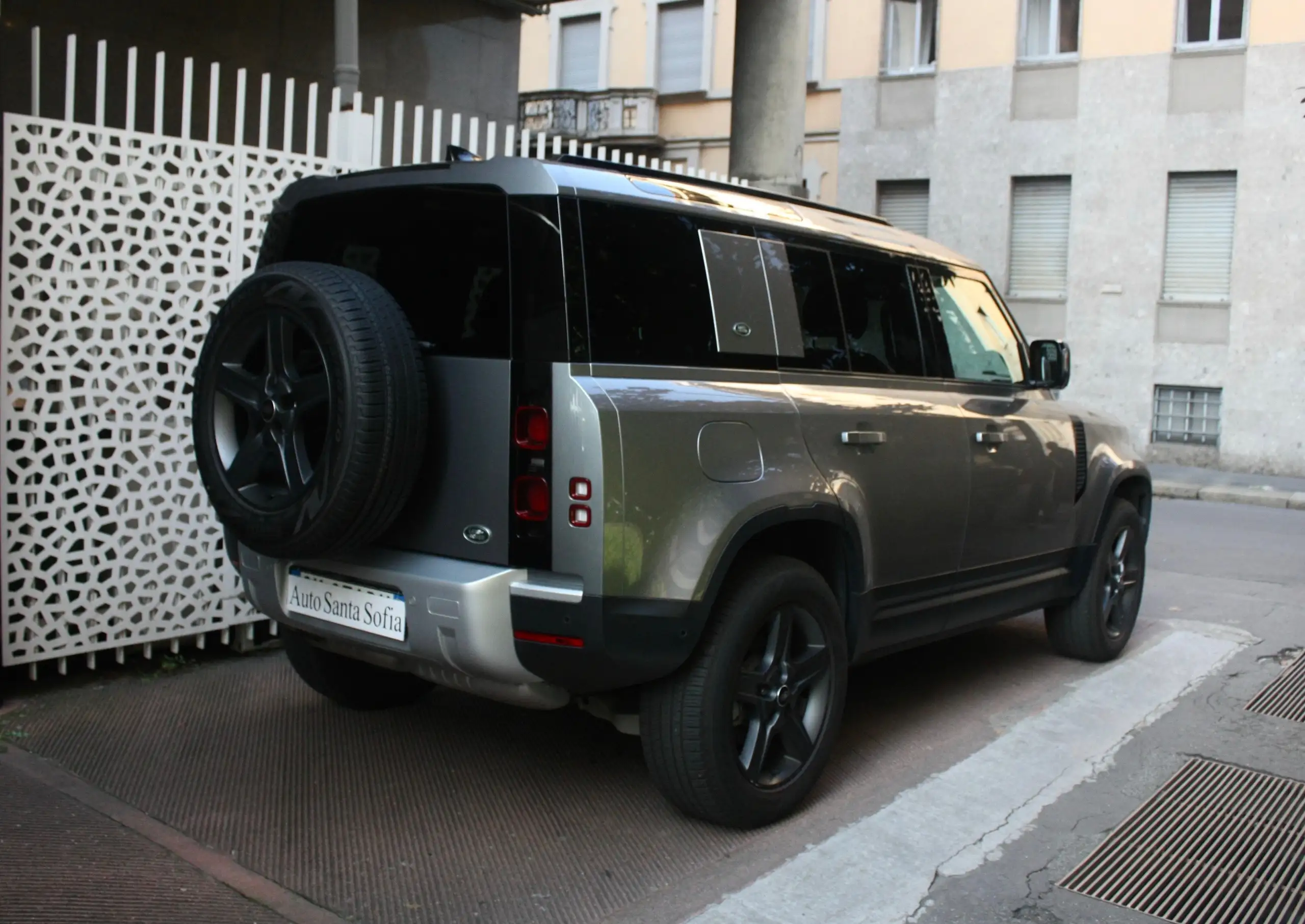 Land Rover - Defender