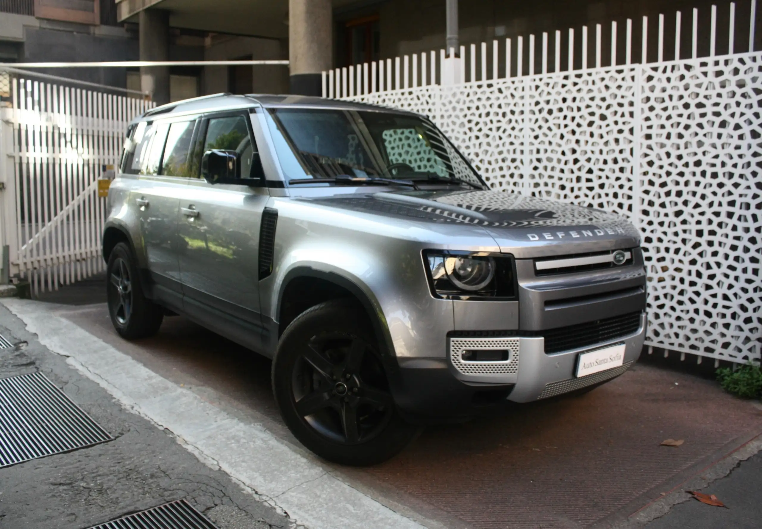 Land Rover - Defender