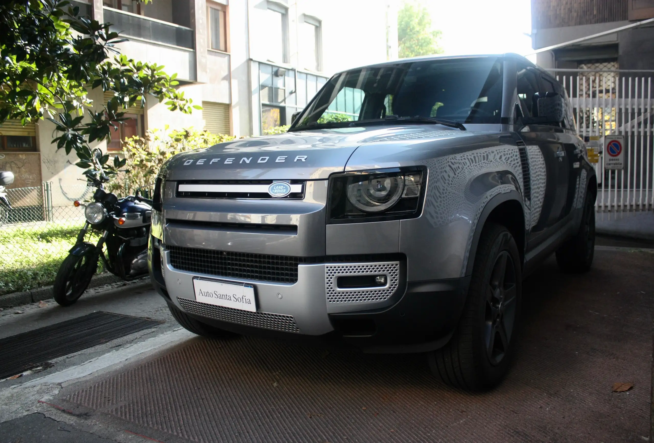 Land Rover - Defender