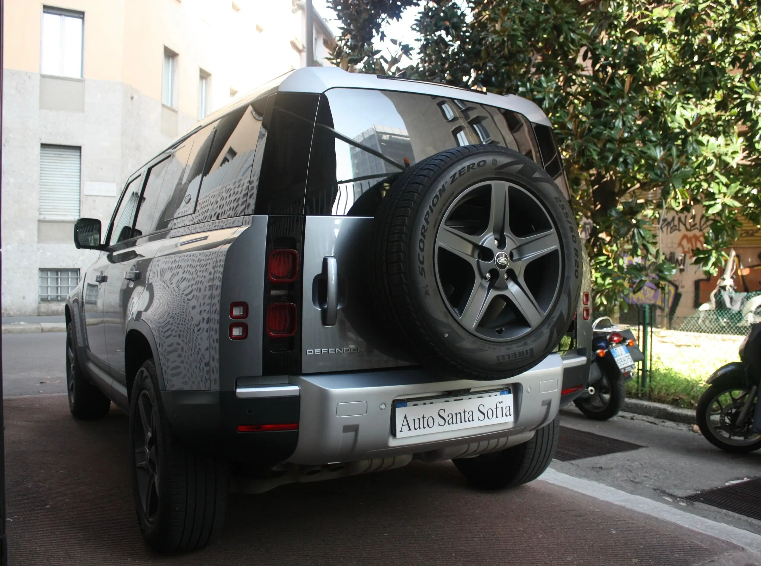 Land Rover - Defender