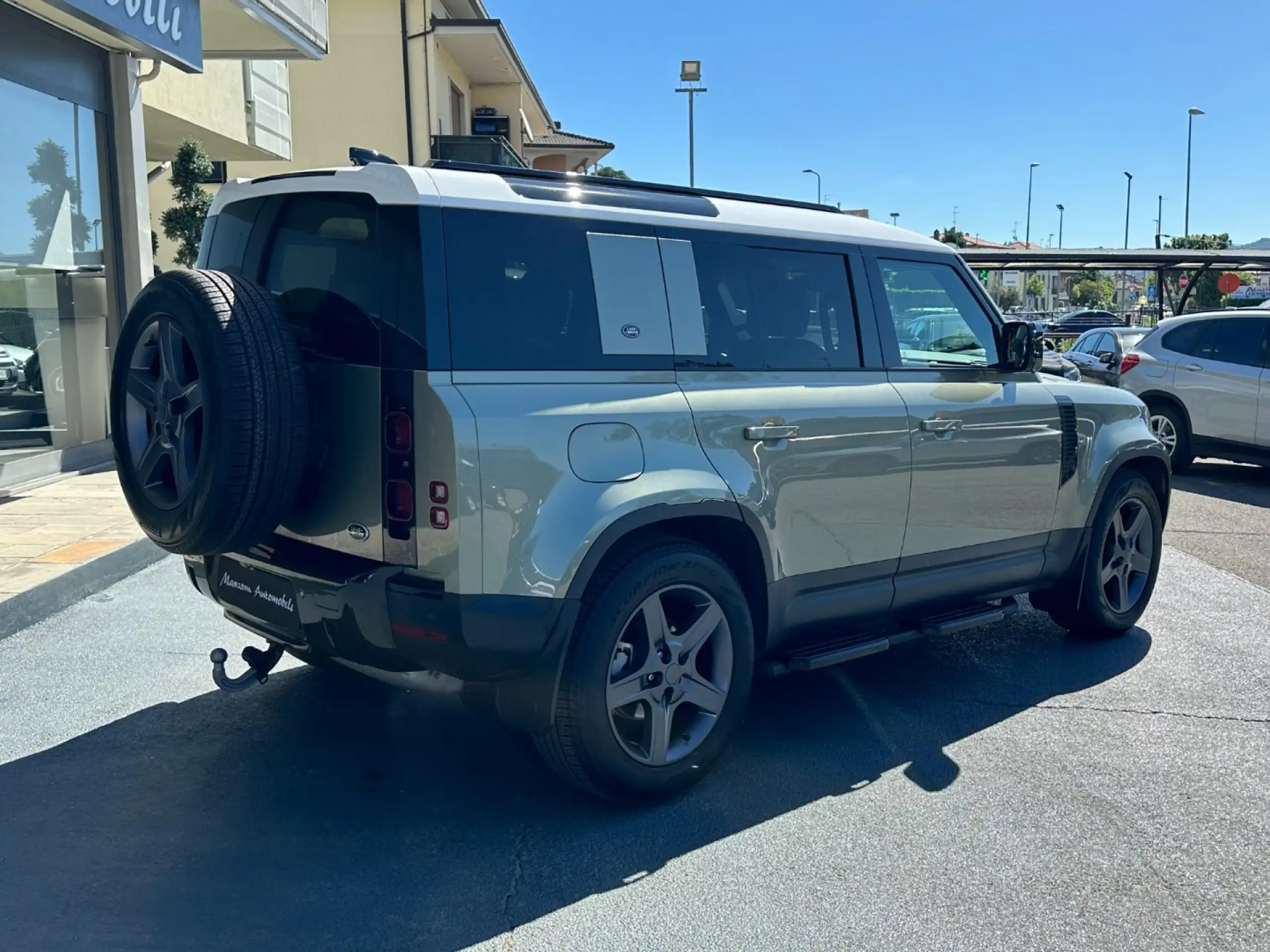 Land Rover - Defender