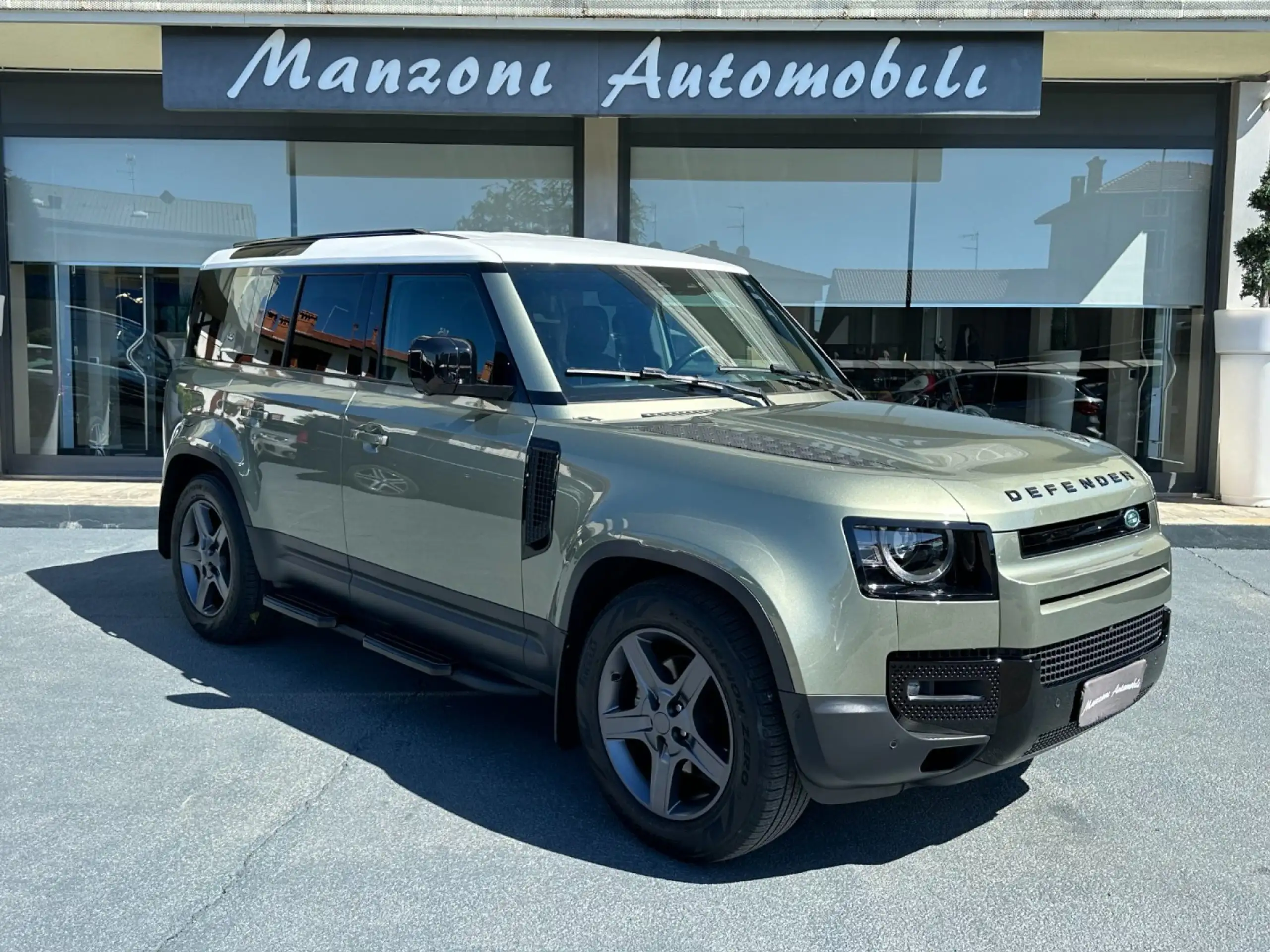 Land Rover - Defender