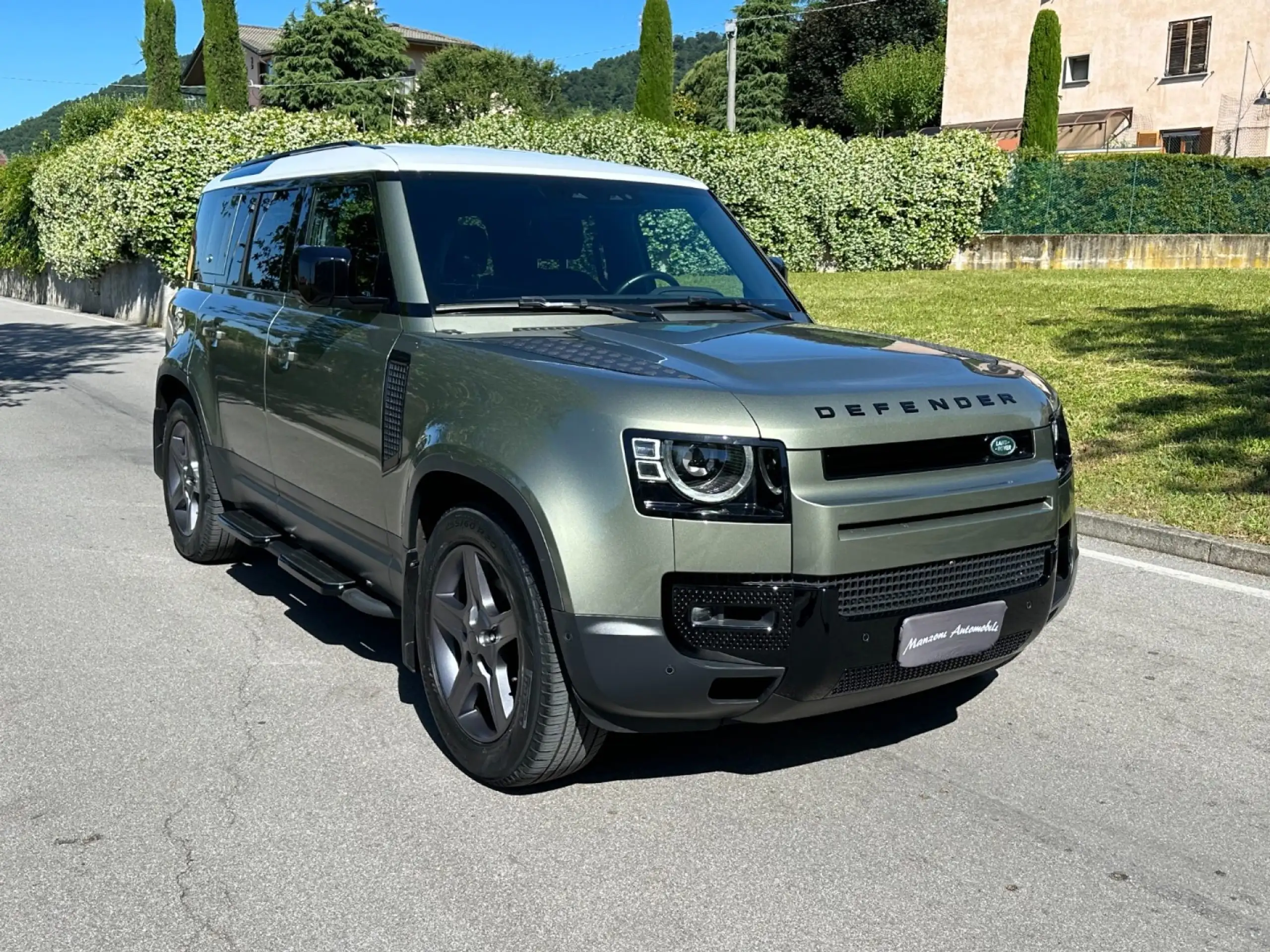 Land Rover - Defender