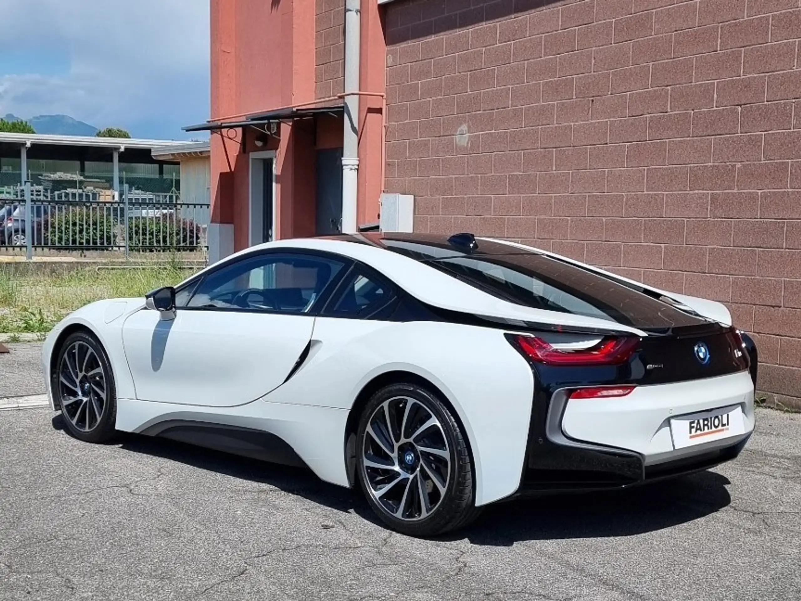 BMW - i8