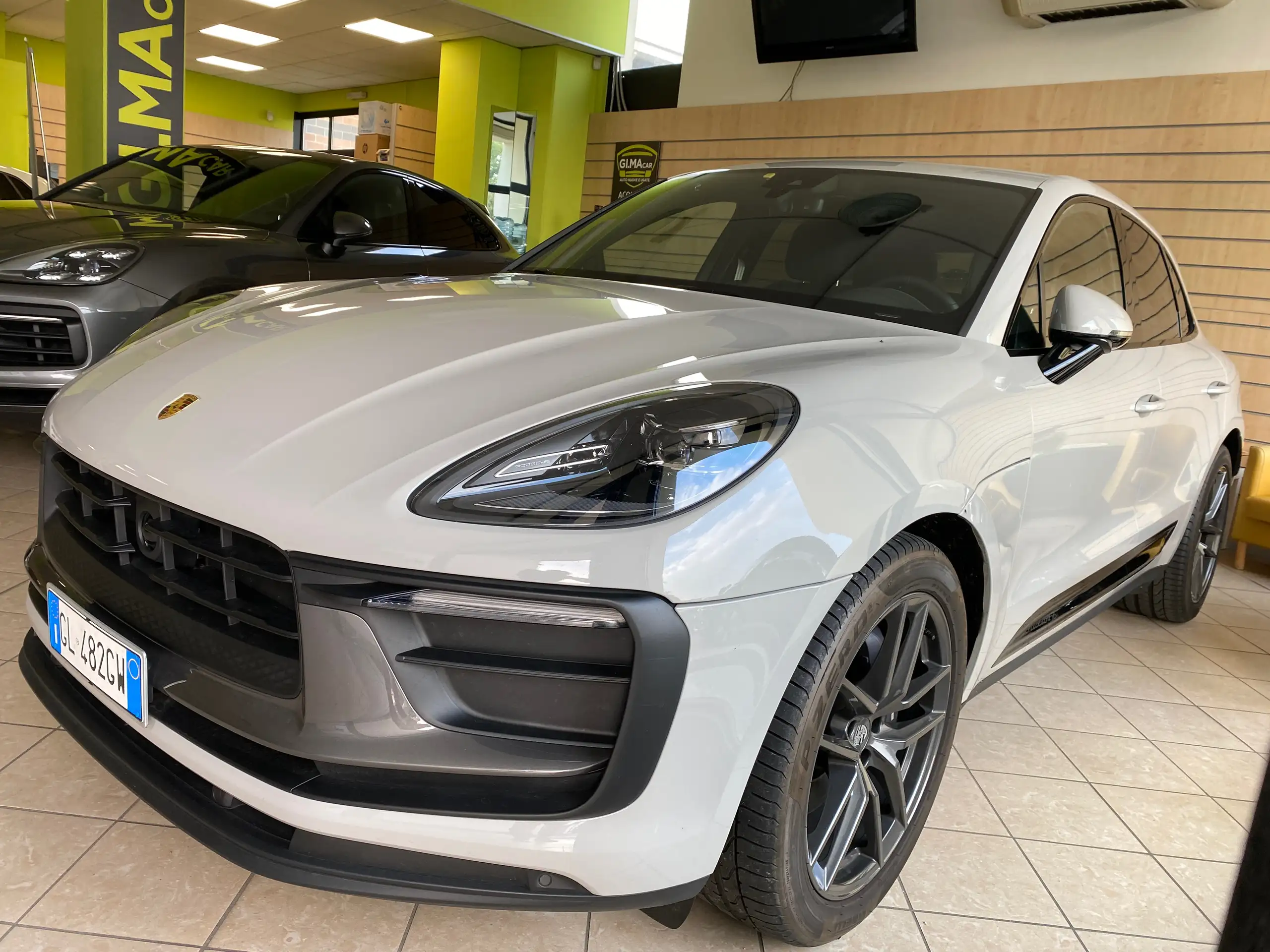 Porsche - Macan