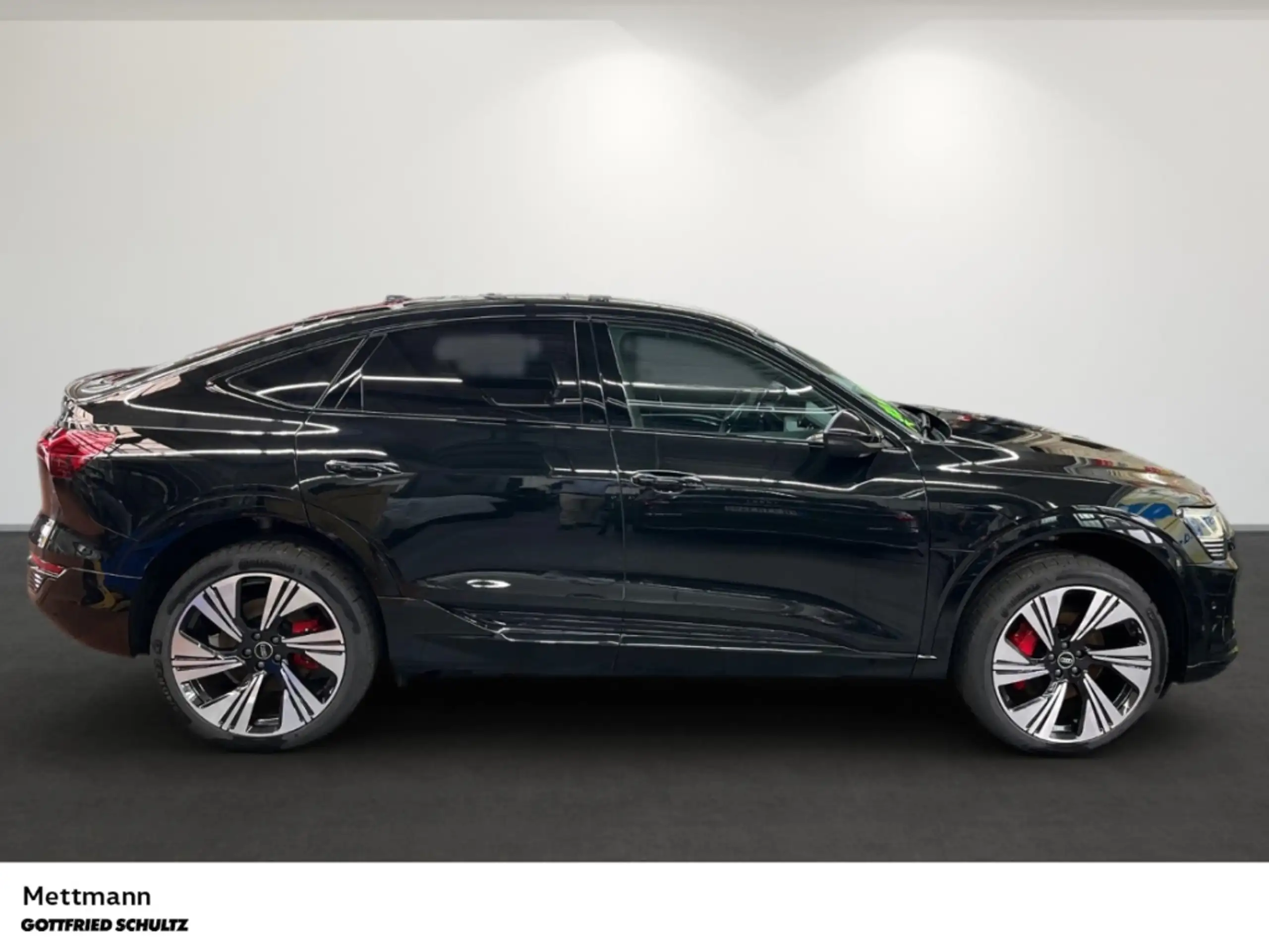 Audi - Q8 e-tron