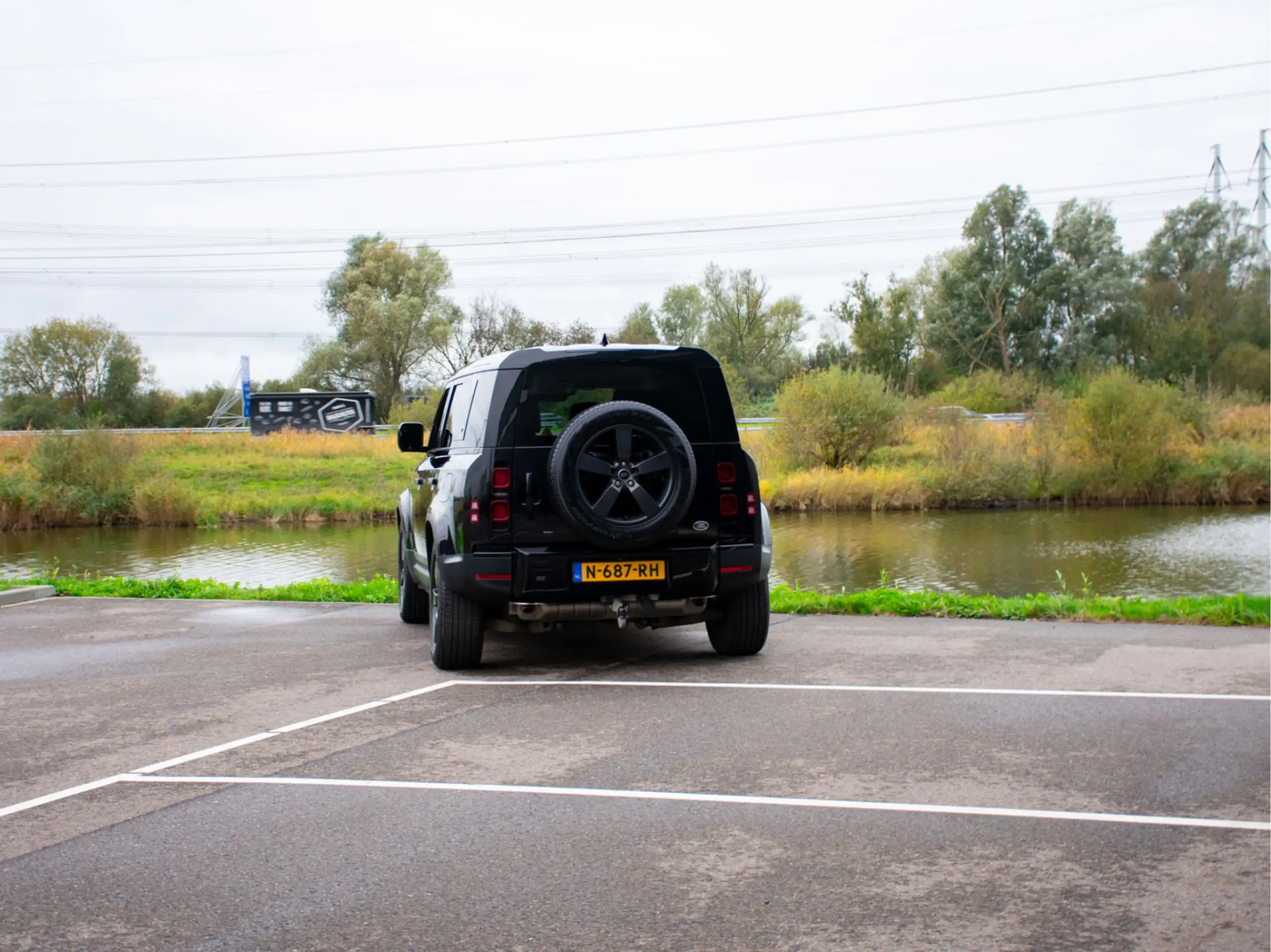 Land Rover - Defender