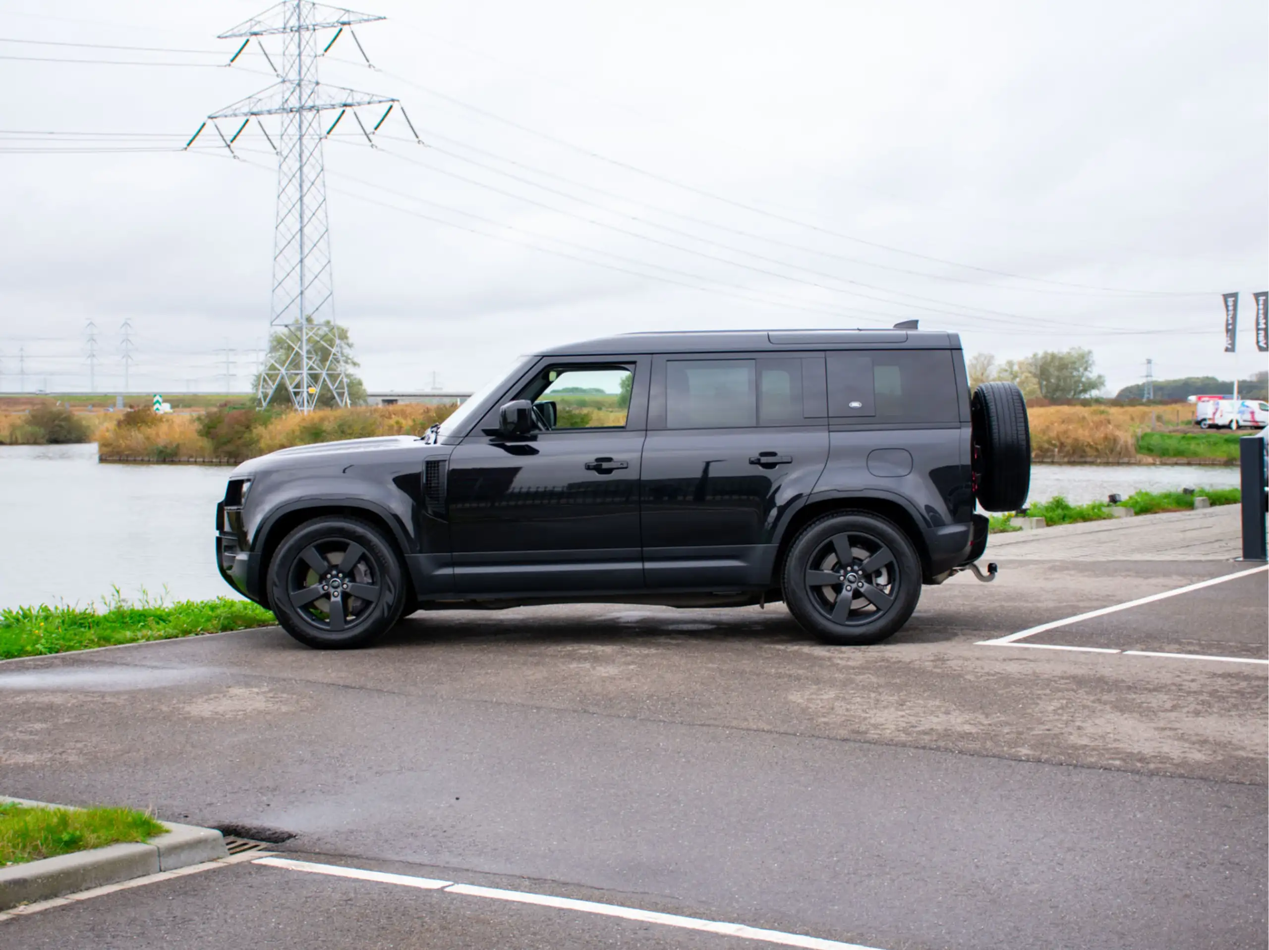 Land Rover - Defender