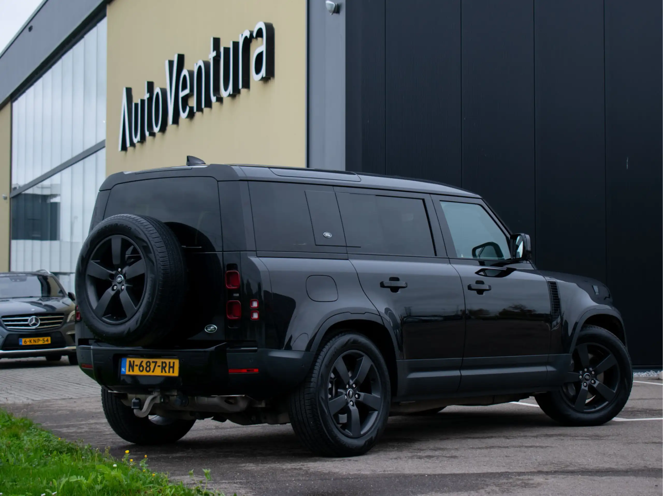 Land Rover - Defender