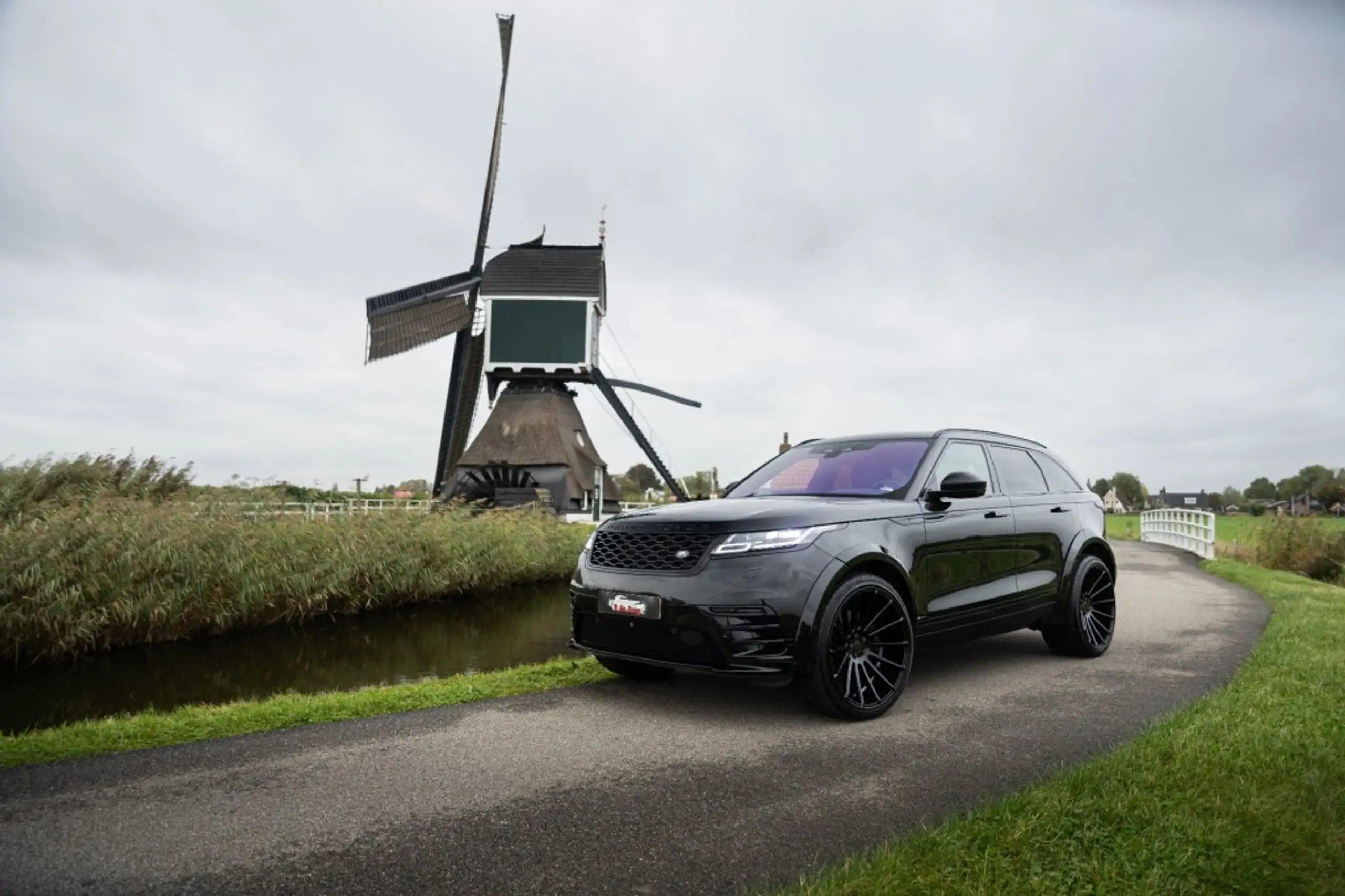 Land Rover - Range Rover Velar