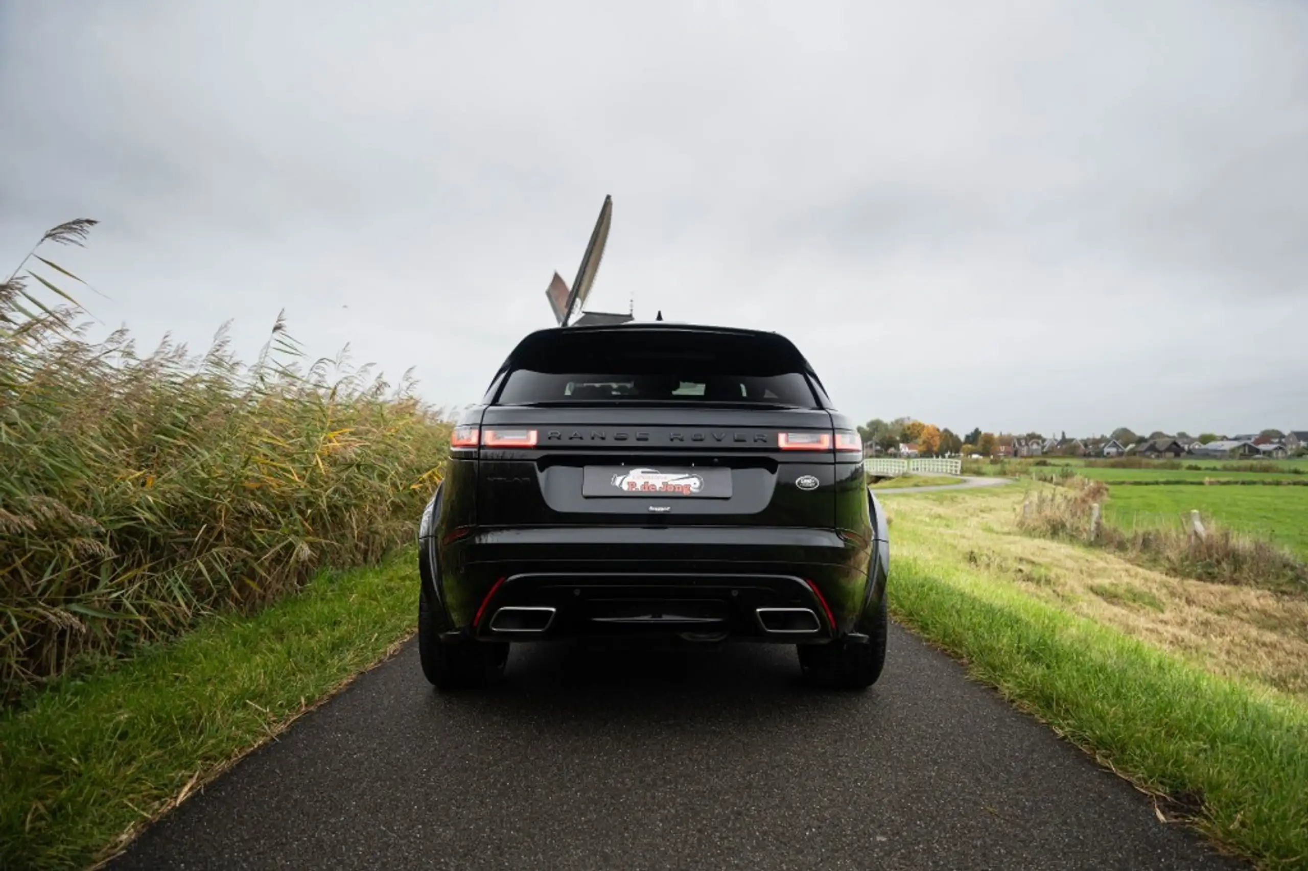 Land Rover - Range Rover Velar