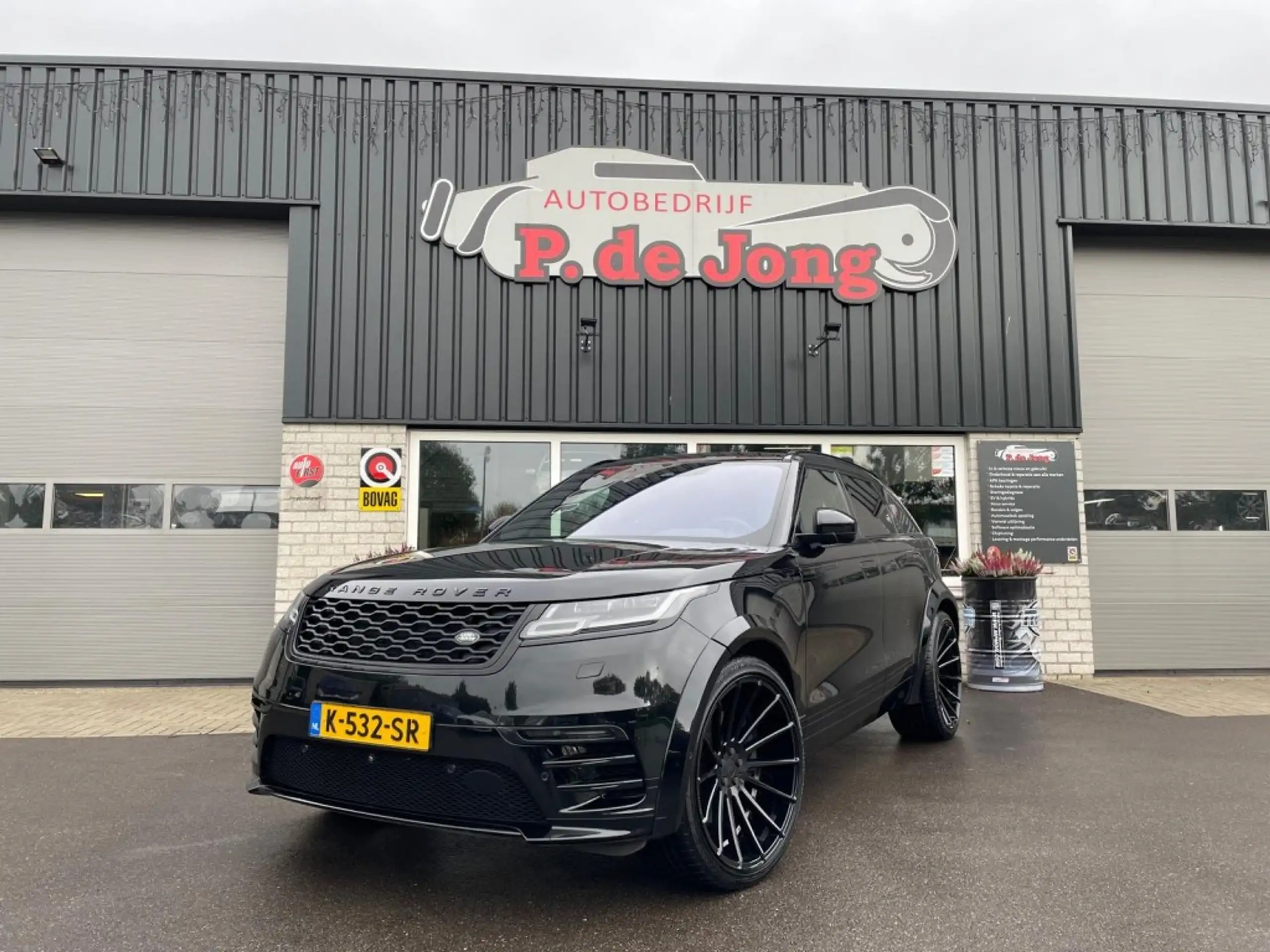 Land Rover - Range Rover Velar