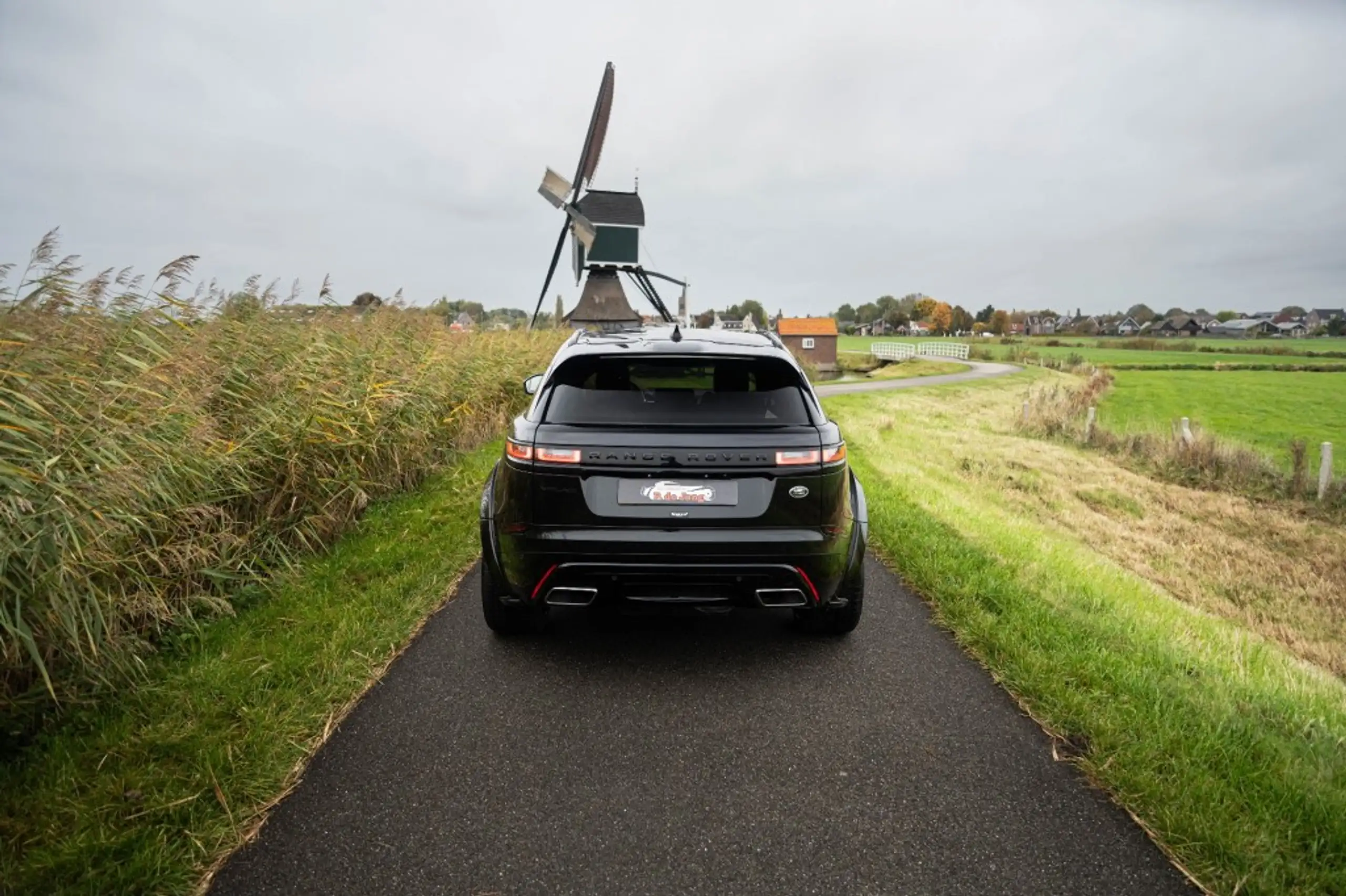 Land Rover - Range Rover Velar