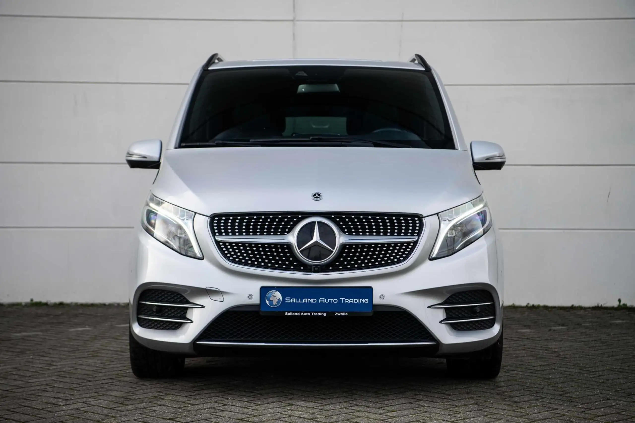 Mercedes-Benz - V 300