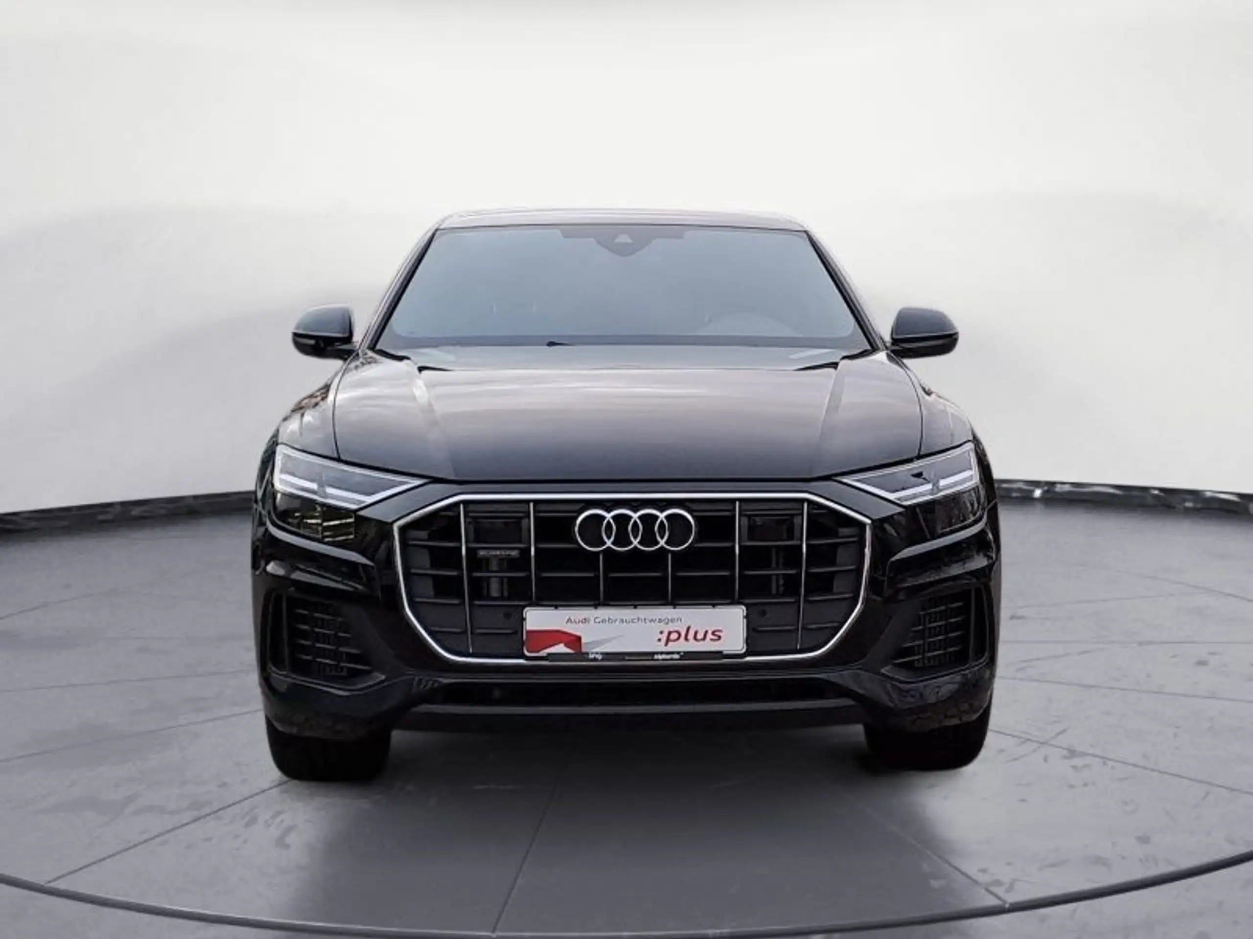 Audi - Q8