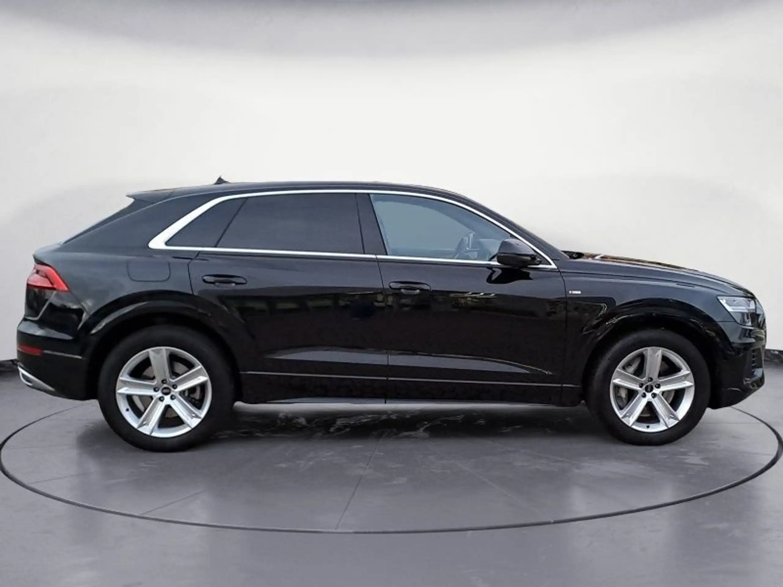 Audi - Q8