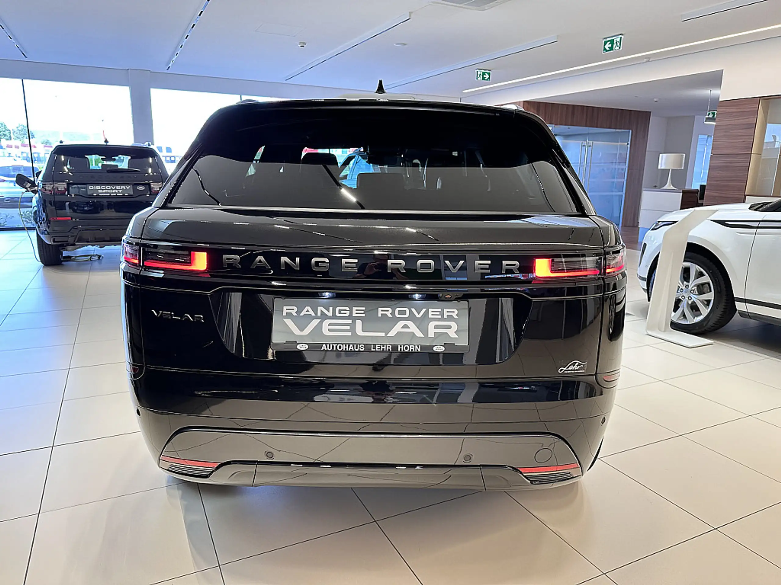 Land Rover - Range Rover Velar