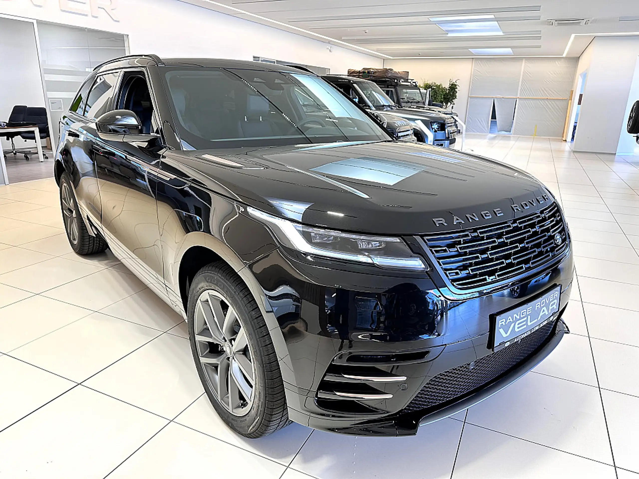 Land Rover - Range Rover Velar