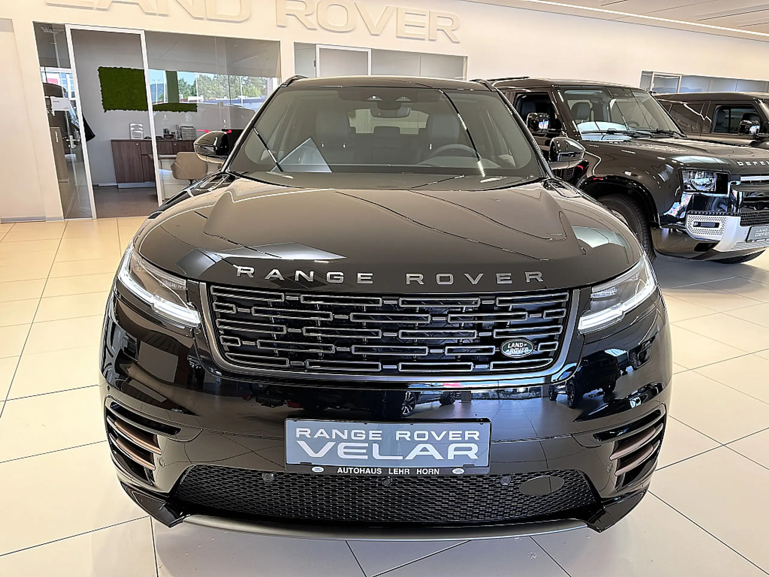 Land Rover - Range Rover Velar