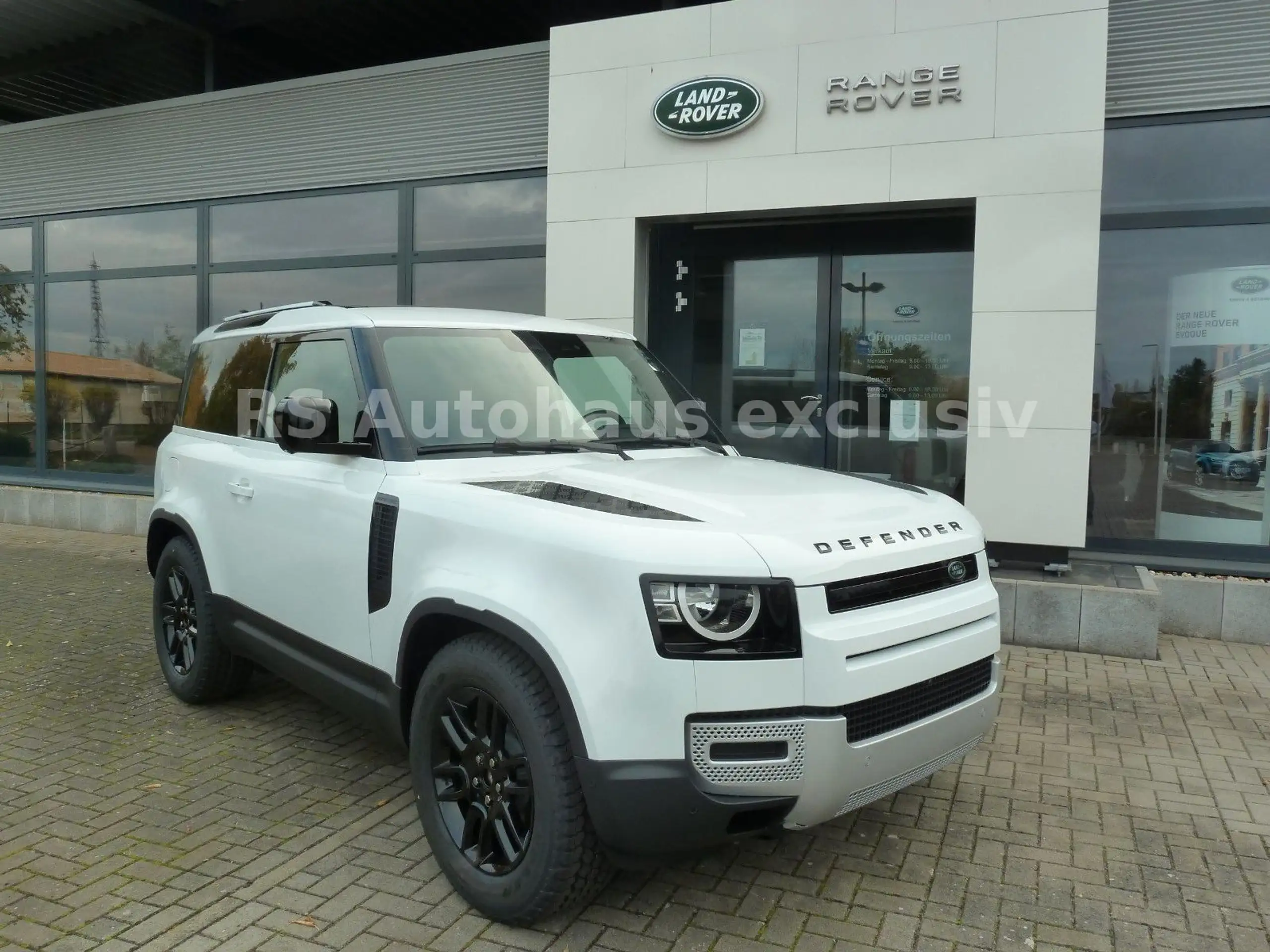 Land Rover Defender 2024