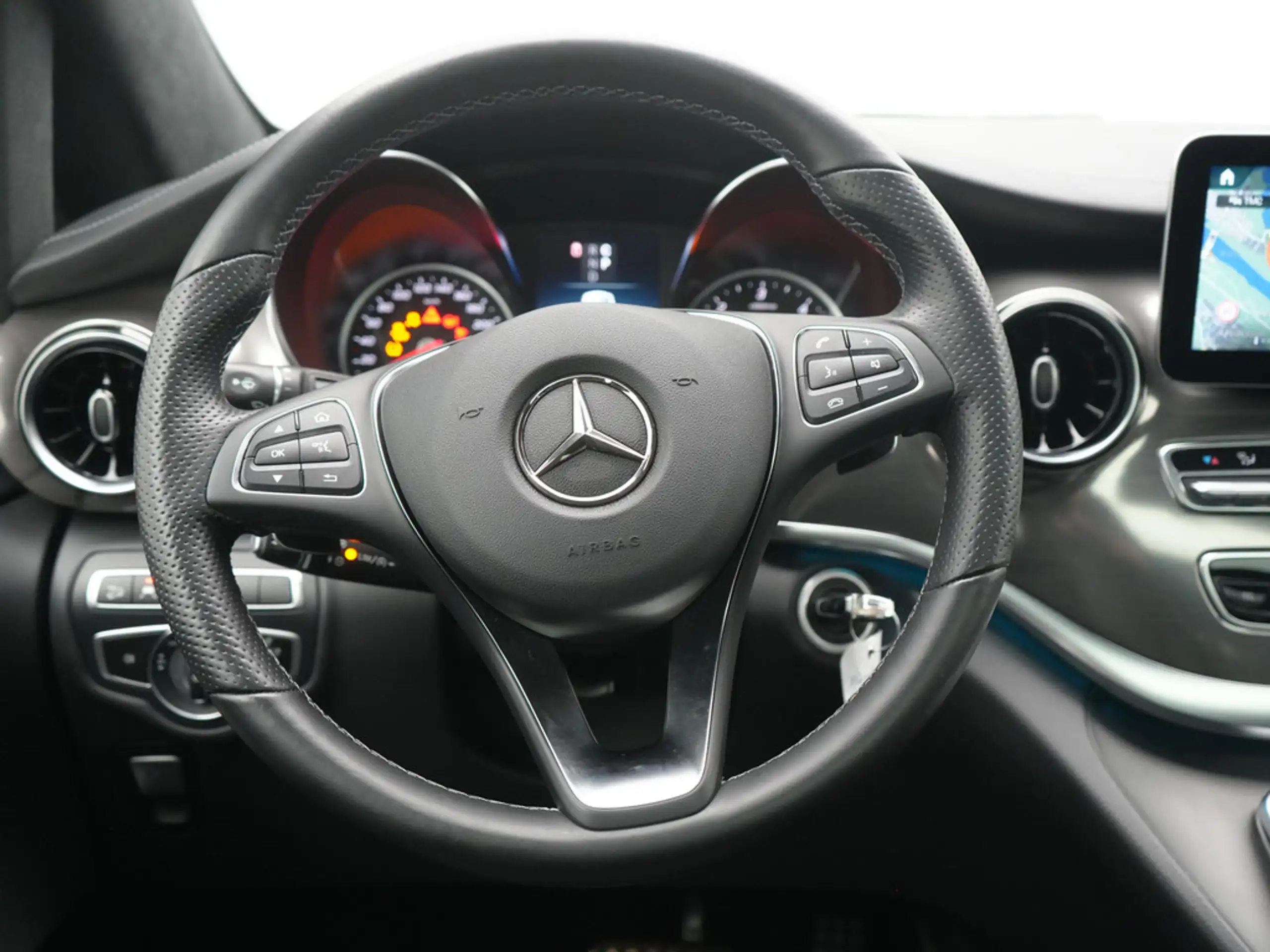 Mercedes-Benz - V 300