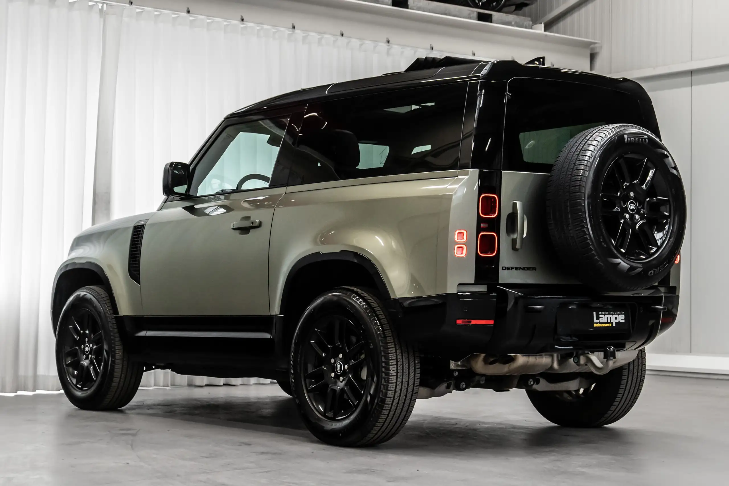 Land Rover - Defender