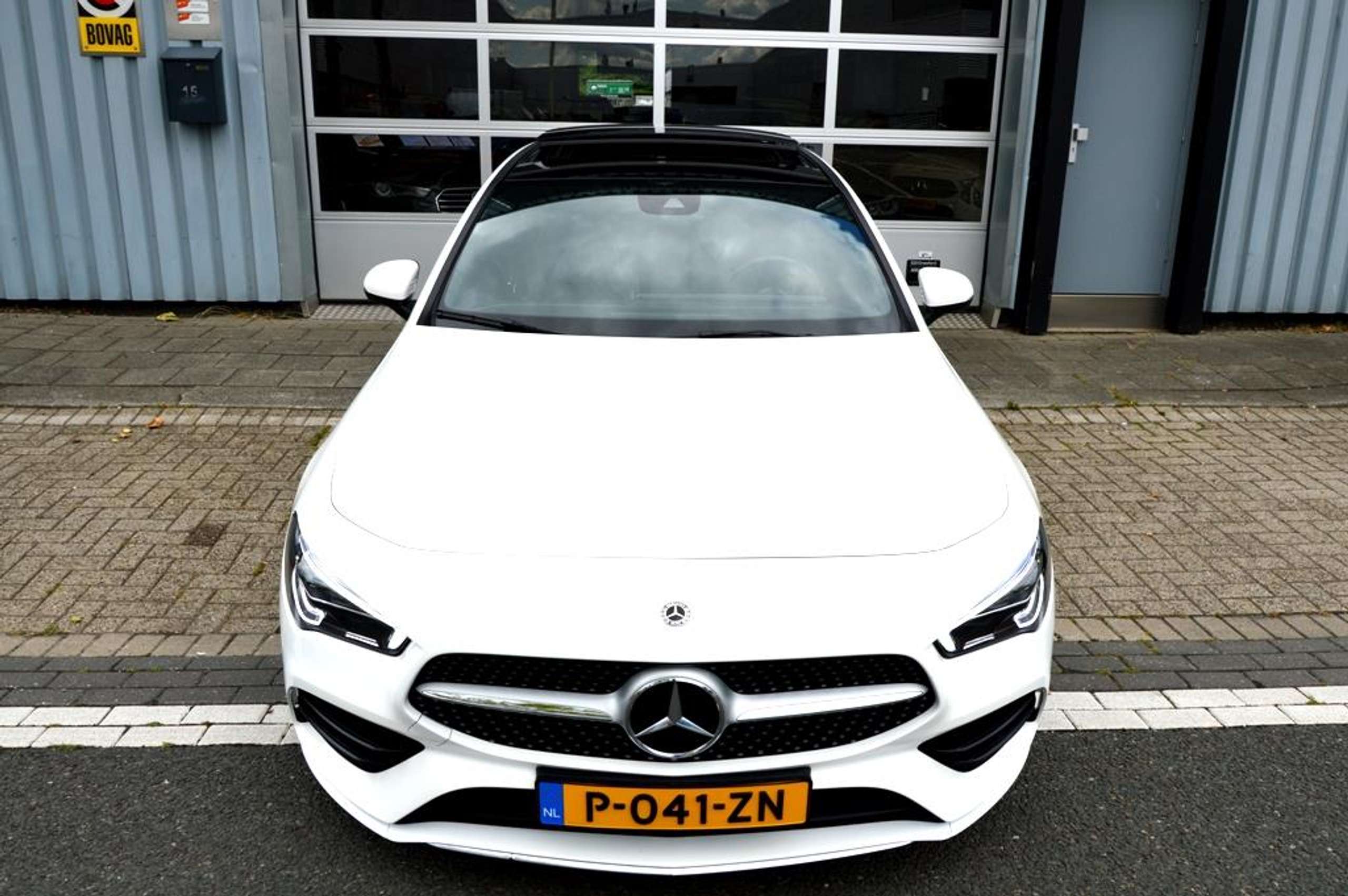 Mercedes-Benz - CLA 200