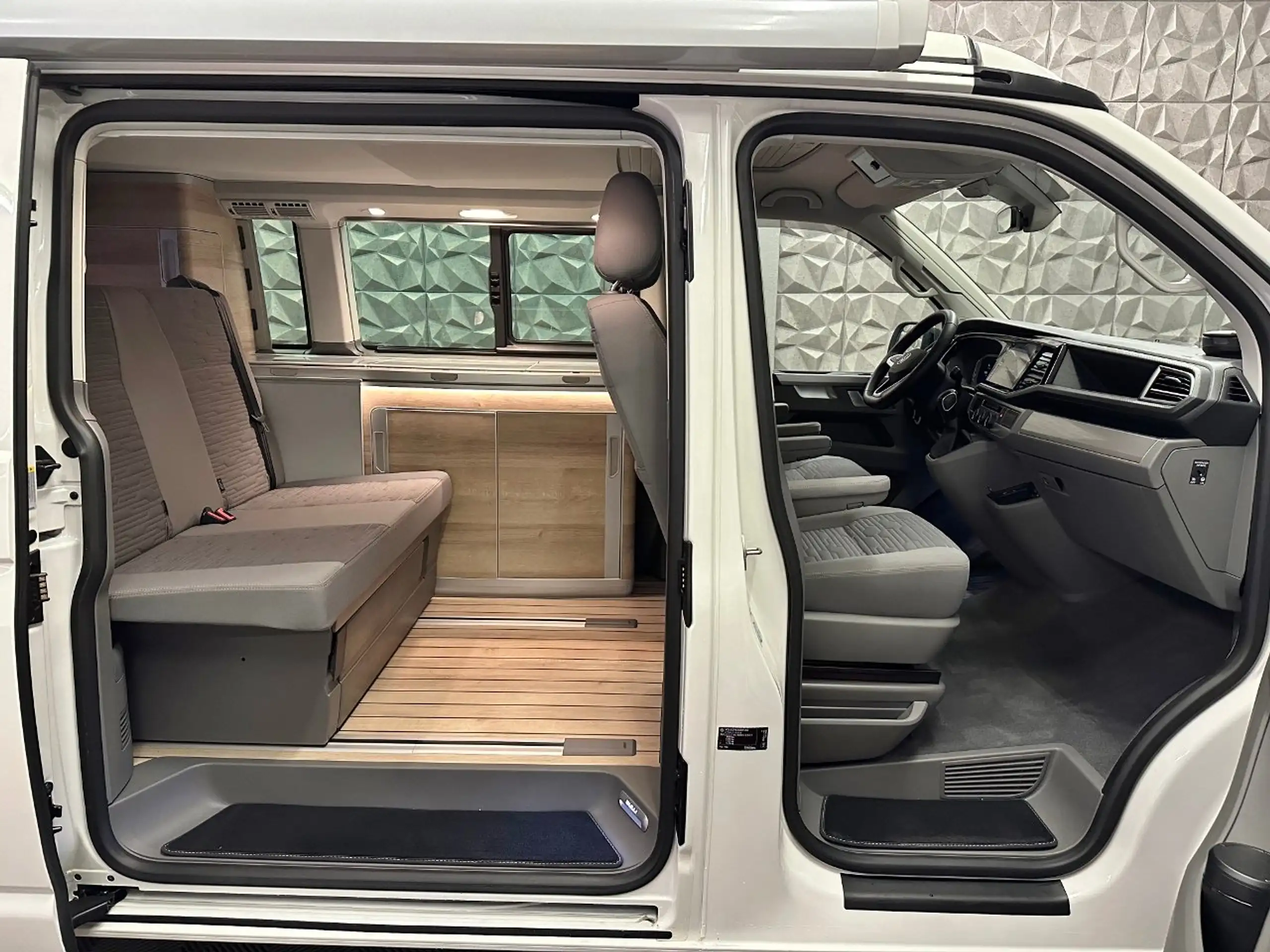 Volkswagen - T6.1 California