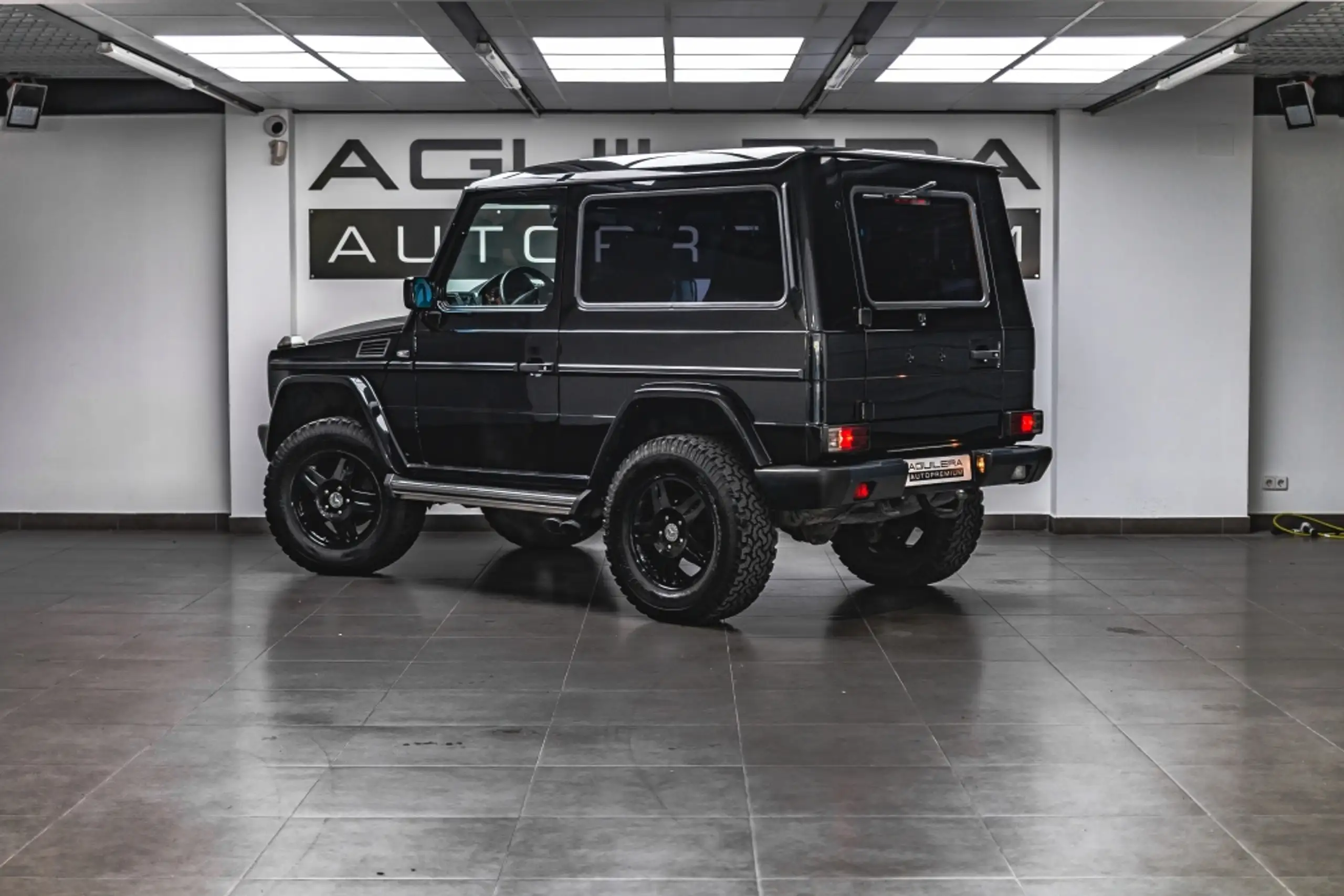 Mercedes-Benz - G 500